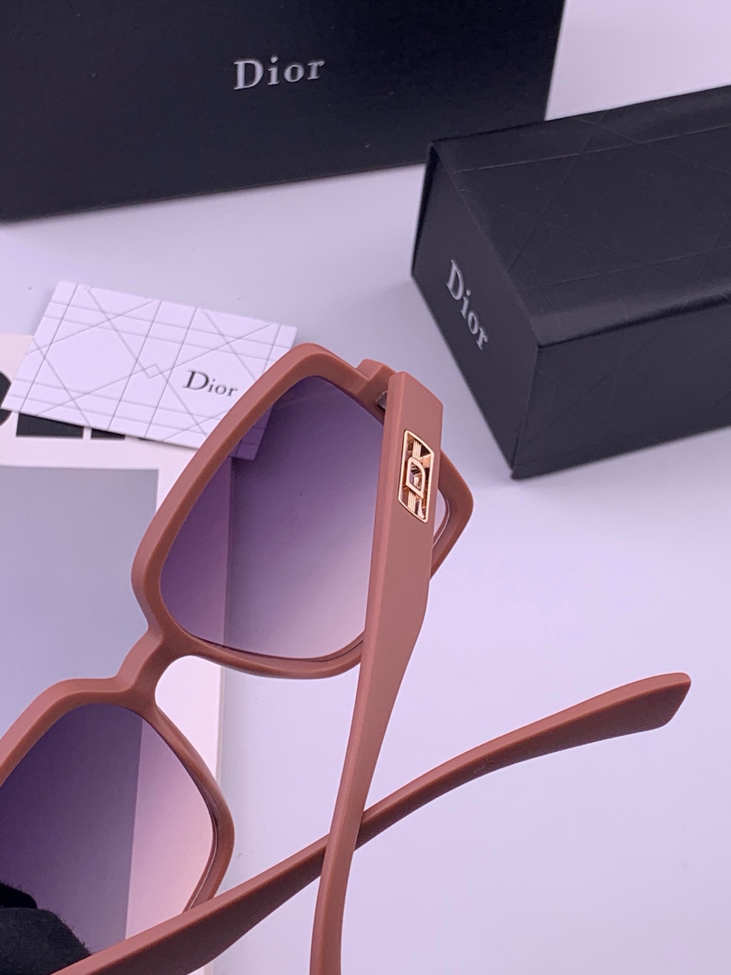 🔺 【DIOR-迪奥】开春新款 潮流爆款 时尚太阳镜 高品质 佩戴舒适 网红潮款墨镜 型号：D78000