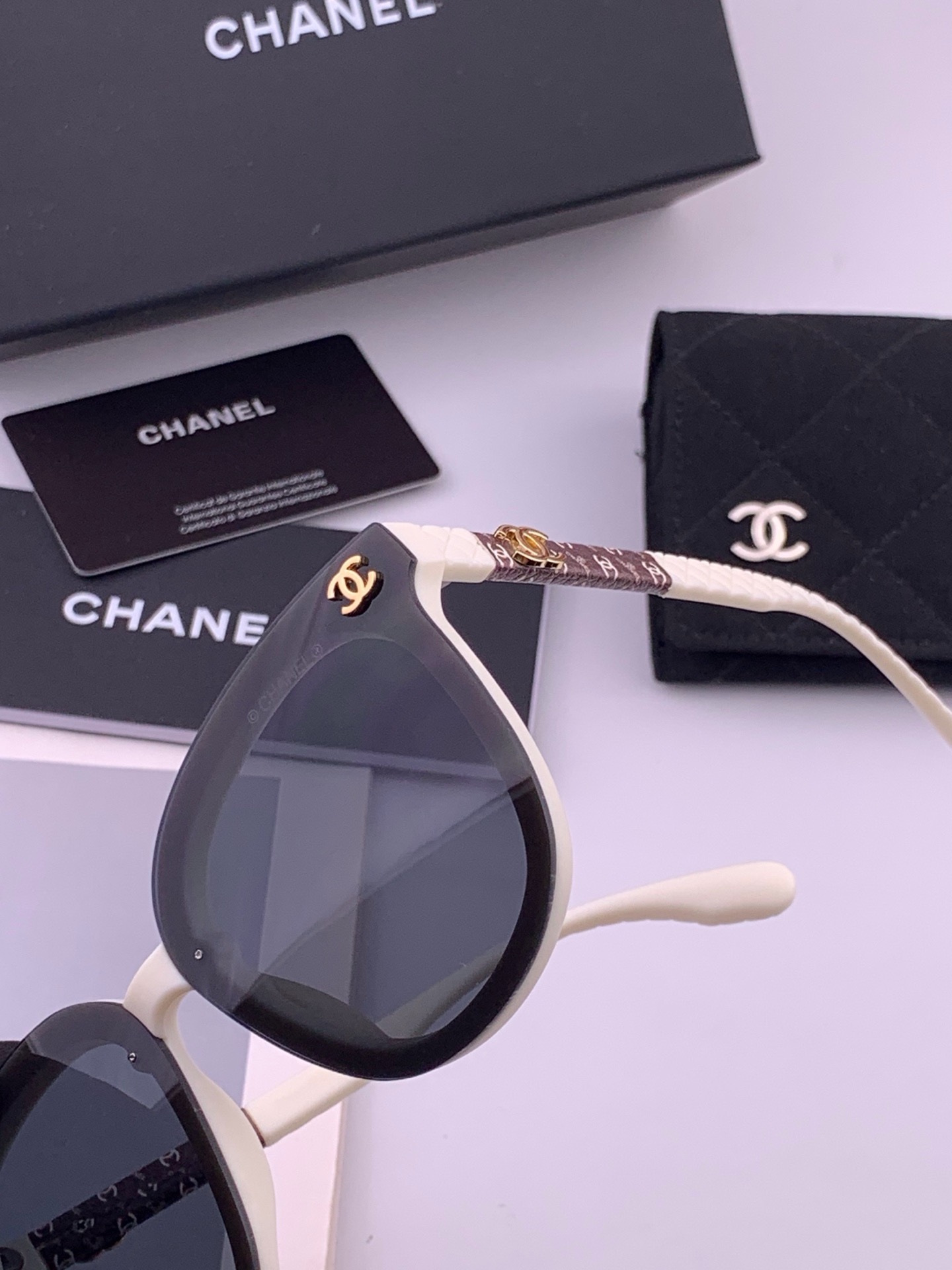 Chanel大框太阳镜墨镜  经典的方框设计，不挑脸型，无论搭配大衣还是连衣裙都非常显气质偏光镜片预防紫外线  型号：C