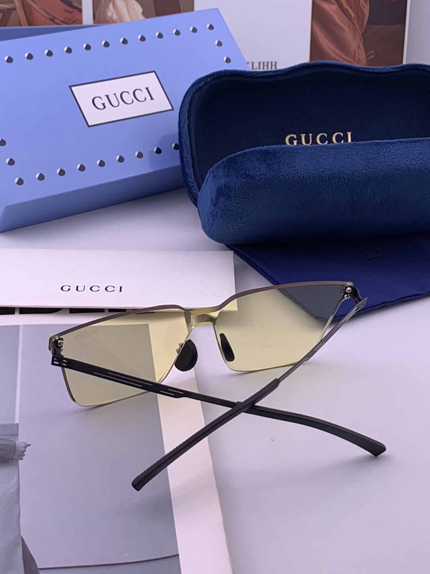 GUCC*  新款男女情侣款太阳iP电镀永不褪色 卖点：超轻超有弹性整幅眼镜无螺丝重要的是压不坏、镜片：高清尼龙偏光镜片