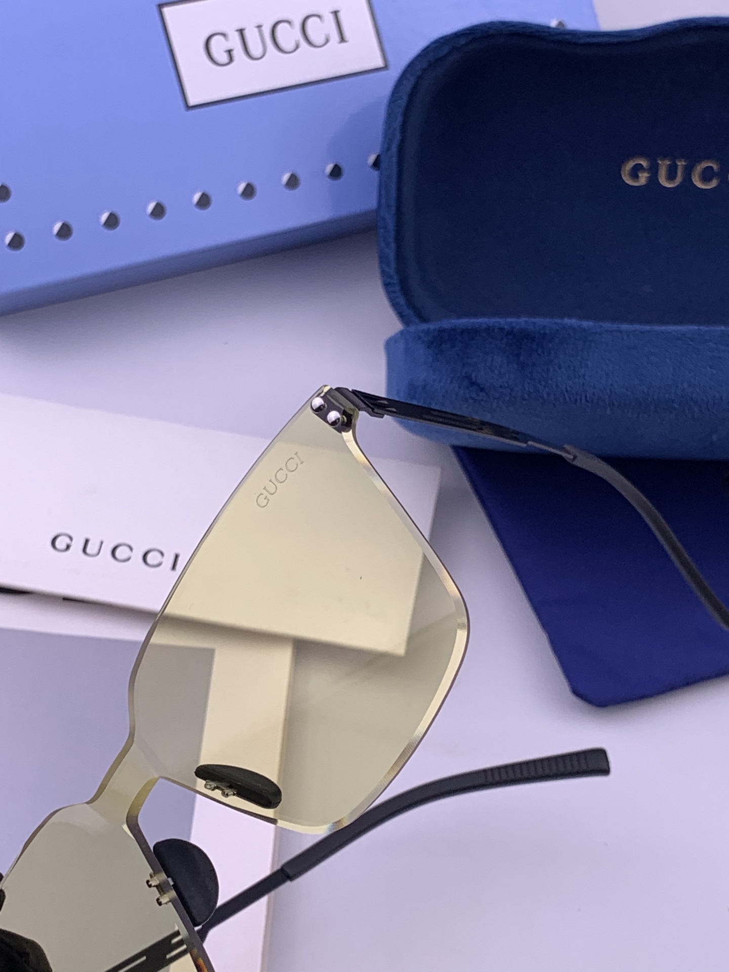GUCC*  新款男女情侣款太阳iP电镀永不褪色 卖点：超轻超有弹性整幅眼镜无螺丝重要的是压不坏、镜片：高清尼龙偏光镜片