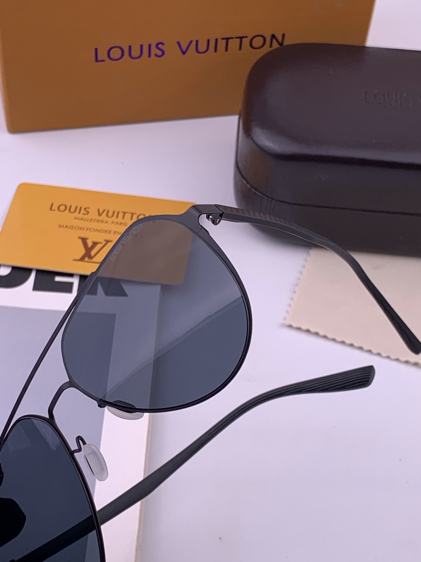 ♦️ GUCCI 新款男女情侣款太阳镜 超轻超有弹性整幅眼镜 重要的是压不坏 高清镜片、精湛的工艺 原版材料 休闲大气不