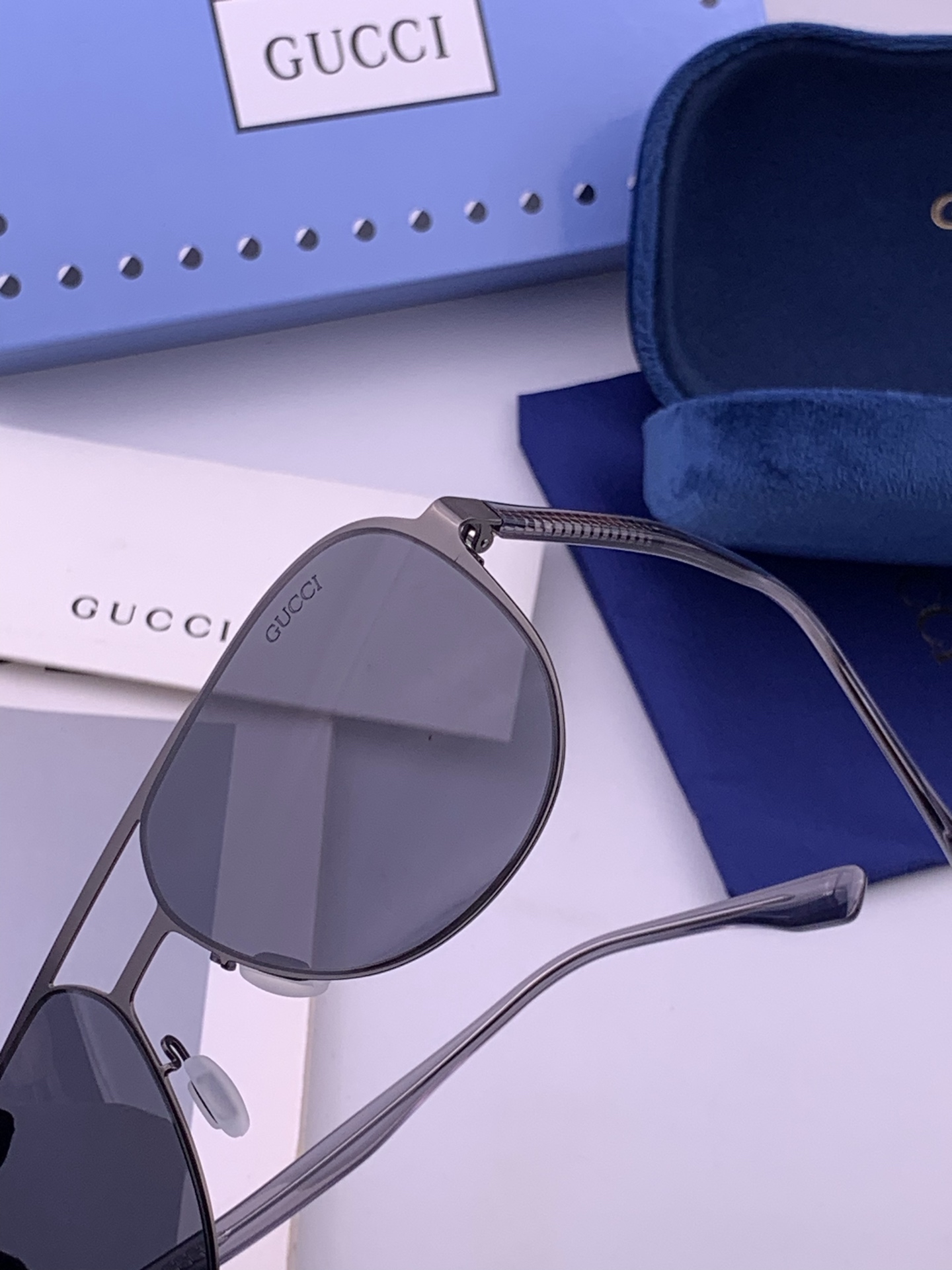 GUCCI 男款炫彩飞行员偏光太阳镜 ❤️材质：高清尼龙加厚卡槽高清偏光镜片 🌹无边框镜架💕颜👍型号：G7810