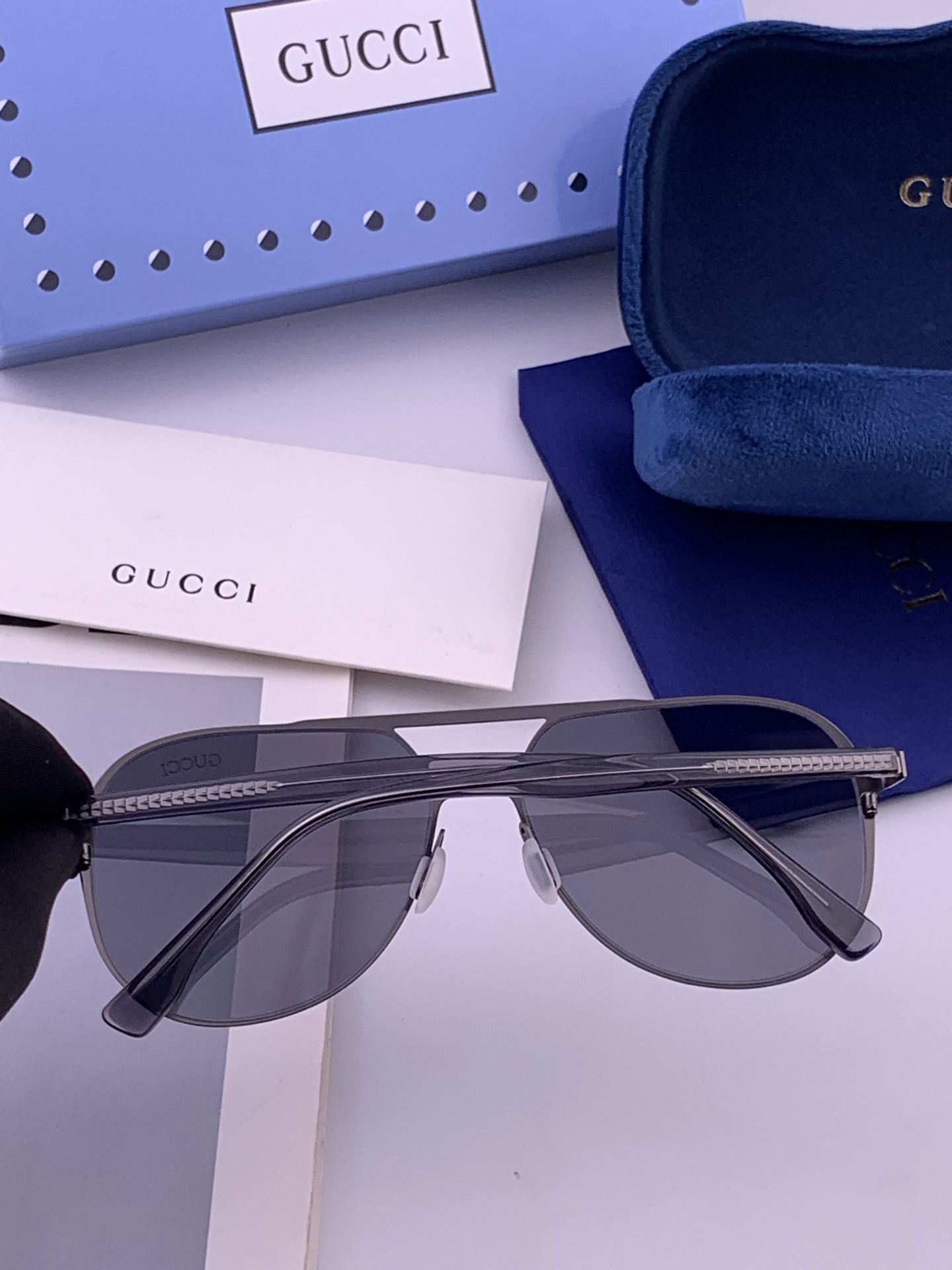 GUCCI 男款炫彩飞行员偏光太阳镜 ❤️材质：高清尼龙加厚卡槽高清偏光镜片 🌹无边框镜架💕颜👍型号：G7810