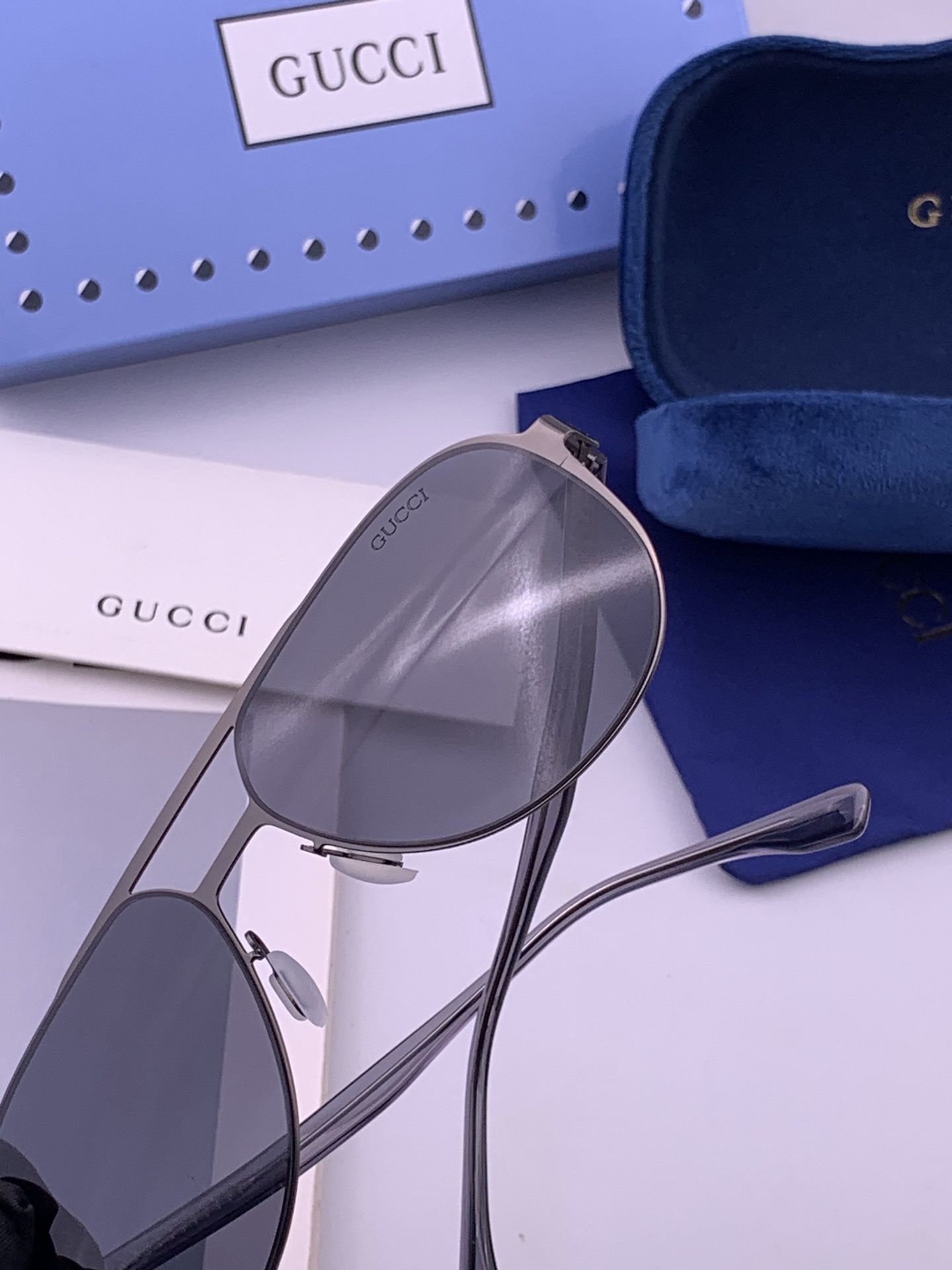 GUCCI 男款炫彩飞行员偏光太阳镜 ❤️材质：高清尼龙加厚卡槽高清偏光镜片 🌹无边框镜架💕颜👍型号：G7810