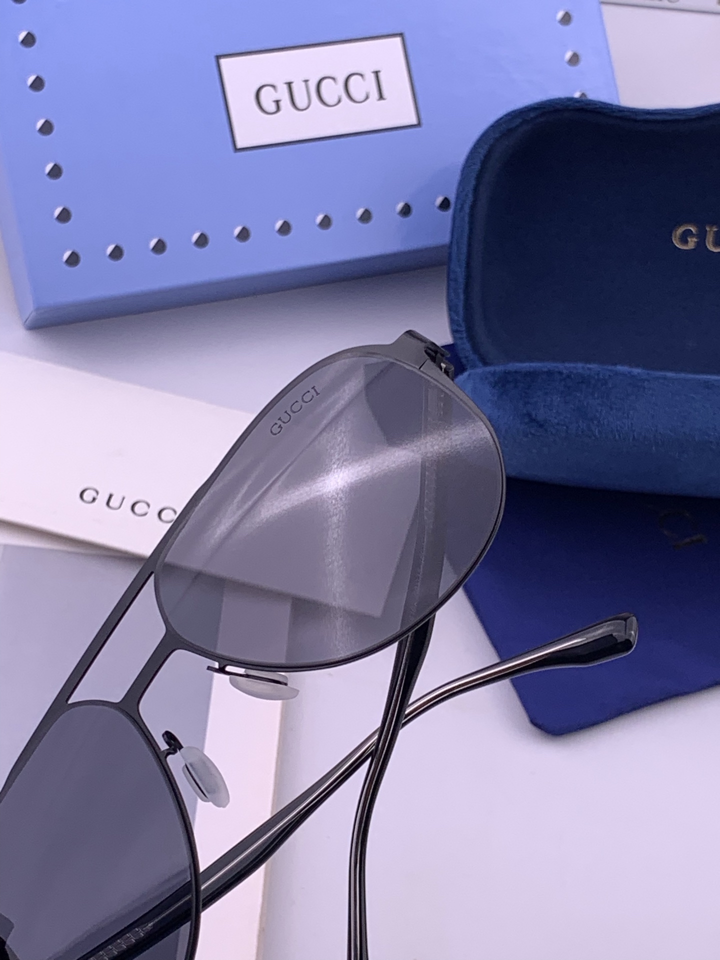 GUCCI 男款炫彩飞行员偏光太阳镜 ❤️材质：高清尼龙加厚卡槽高清偏光镜片 🌹无边框镜架💕颜👍型号：G7810