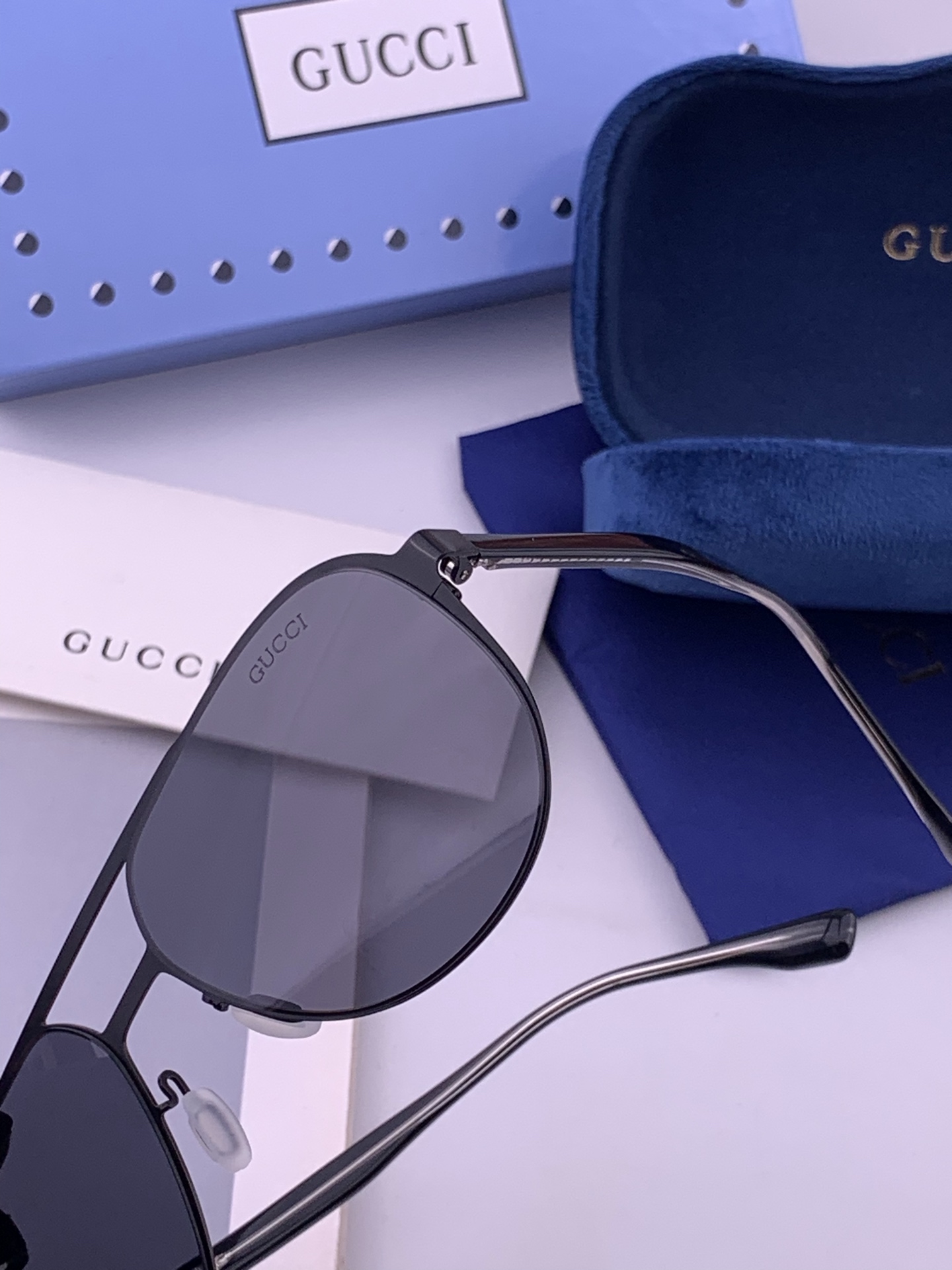 GUCCI 男款炫彩飞行员偏光太阳镜 ❤️材质：高清尼龙加厚卡槽高清偏光镜片 🌹无边框镜架💕颜👍型号：G7810