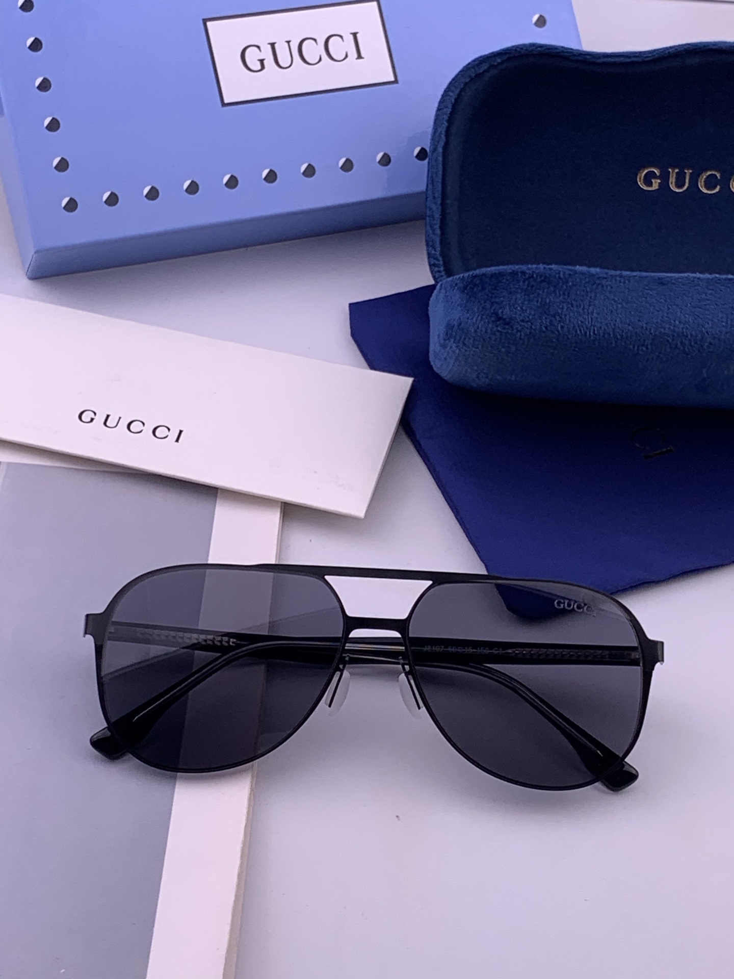 GUCCI 男款炫彩飞行员偏光太阳镜 ❤️材质：高清尼龙加厚卡槽高清偏光镜片 🌹无边框镜架💕颜👍型号：G7810
