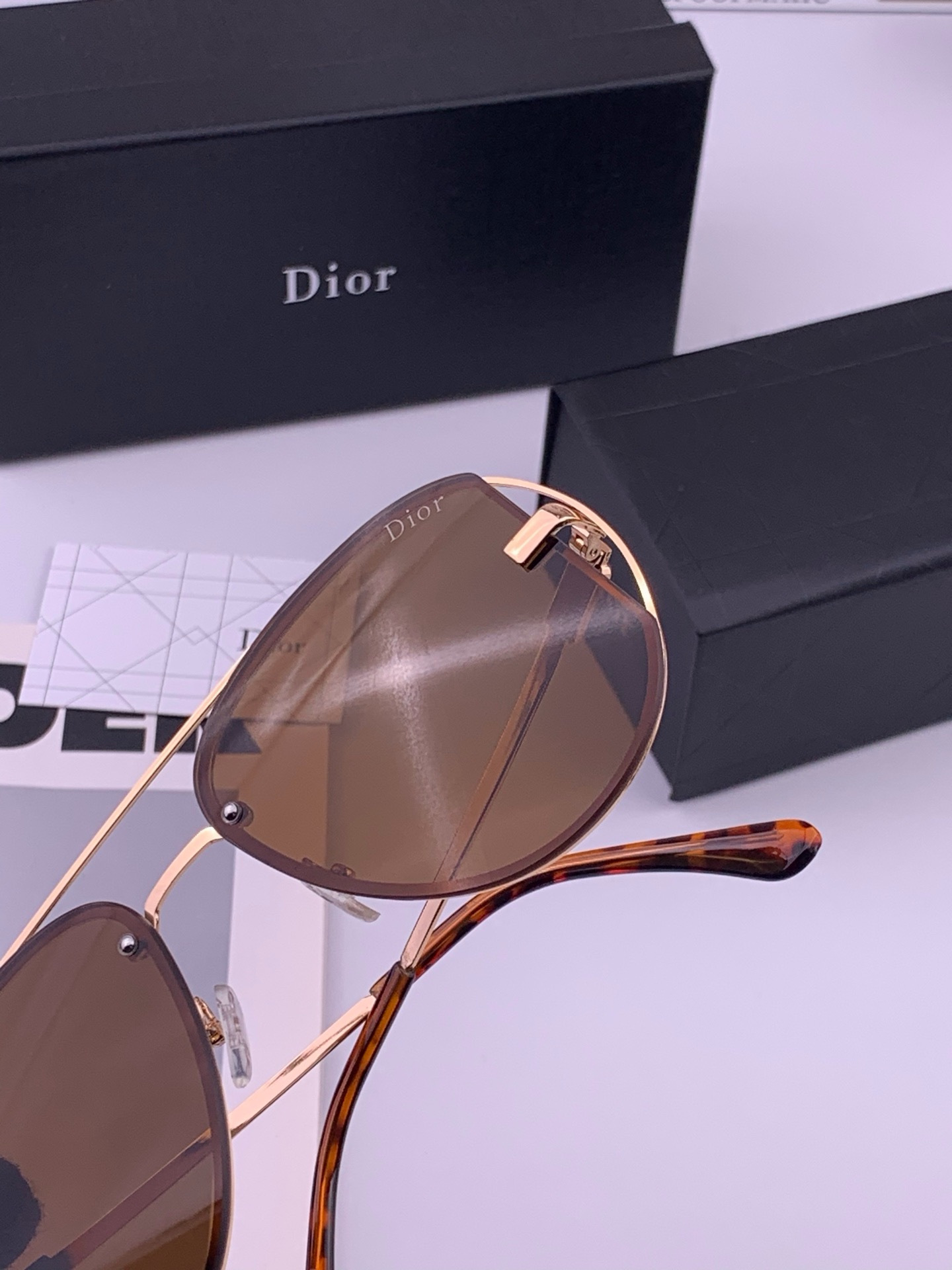 🔺 【DIOR-迪奥】开春新款 潮流爆款 时尚太阳镜 高品质 佩戴舒适 网红潮款墨镜 型号：D4500