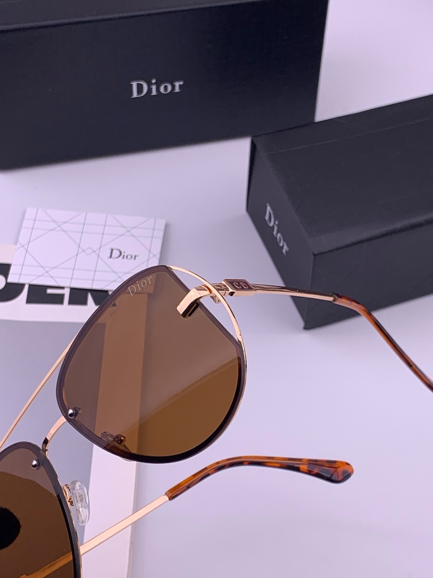 🔺 【DIOR-迪奥】开春新款 潮流爆款 时尚太阳镜 高品质 佩戴舒适 网红潮款墨镜 型号：D4500