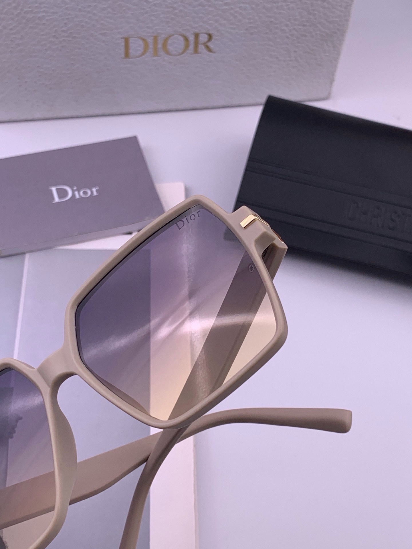🔺 【DIOR】开春新款 潮流爆款 时尚方框偏光太阳镜 高品质 佩戴舒适 网红潮款墨镜 女士高清加厚偏光太阳镜🕶️ 🎉高