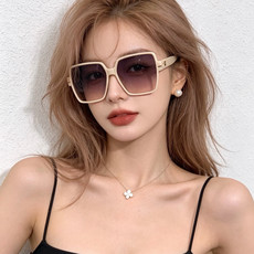🔺 【DIOR】开春新款 潮流爆款 时尚方框偏光太阳镜 高品质 佩戴舒适 网红潮款墨镜 女士高清加厚偏光太阳镜🕶️ 🎉高 🔺 【DIOR】开春新款 潮流爆款 时尚方框偏光太阳镜 高品质 佩戴舒适 网红潮款墨镜 女士高清加厚偏光太阳镜🕶️ 🎉高