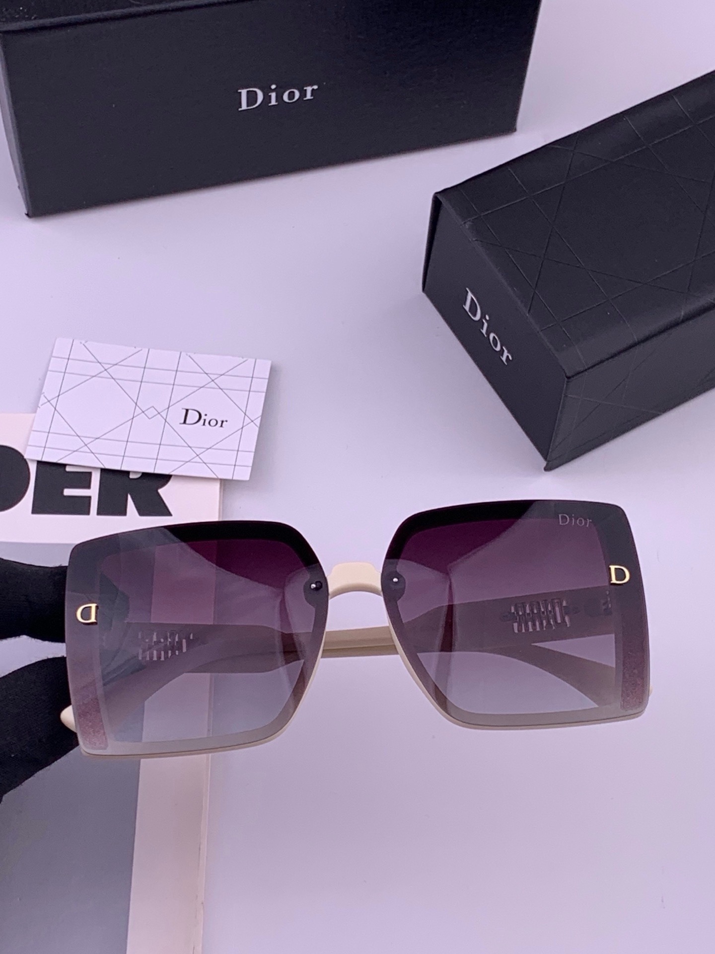 🔺 【DIOR-迪奥】开春新款 潮流爆款 时尚方框偏光太阳镜 高品质 佩戴舒适 网红潮款墨镜 型号：D5290