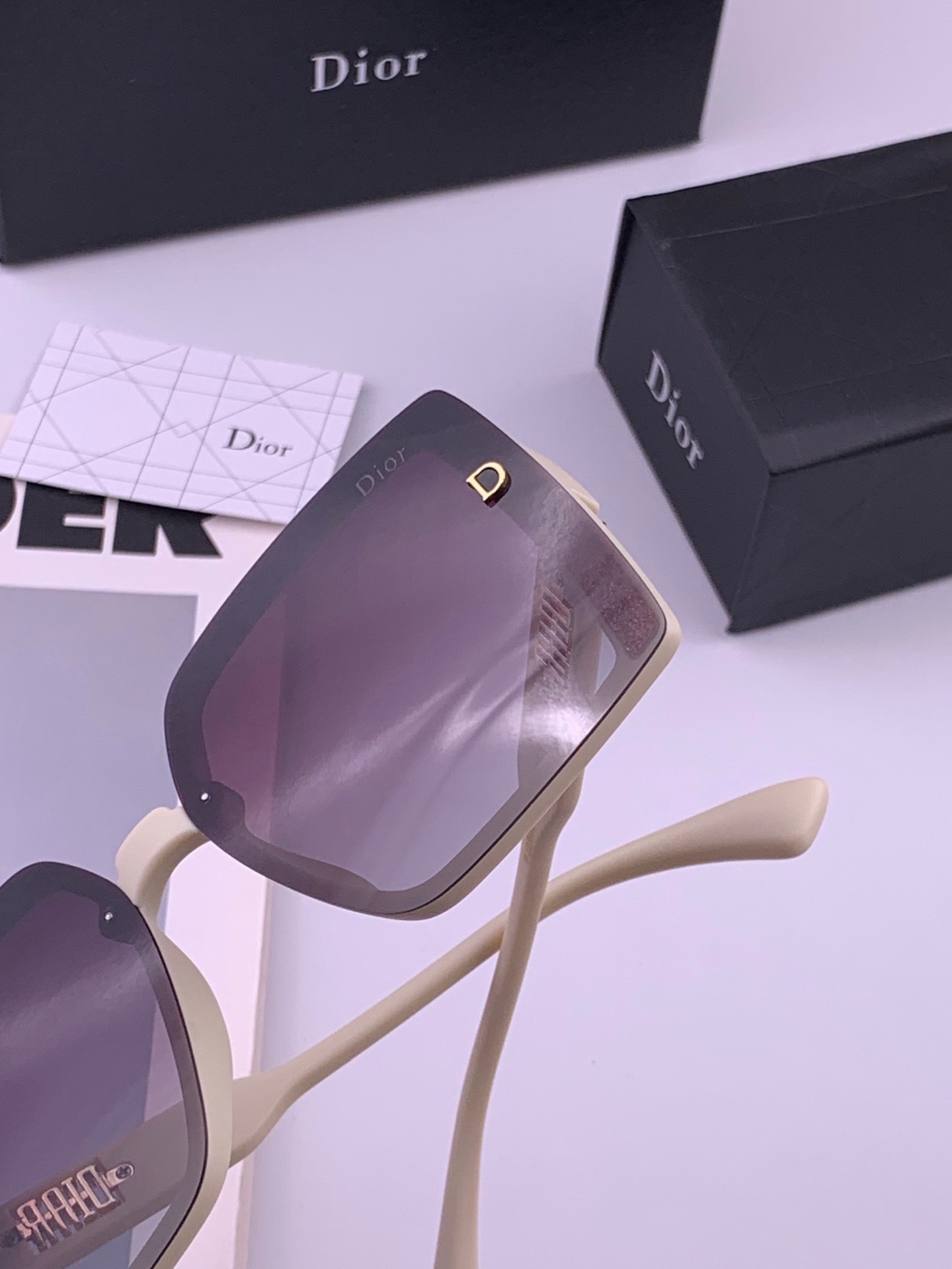 🔺 【DIOR-迪奥】开春新款 潮流爆款 时尚方框偏光太阳镜 高品质 佩戴舒适 网红潮款墨镜 型号：D5290
