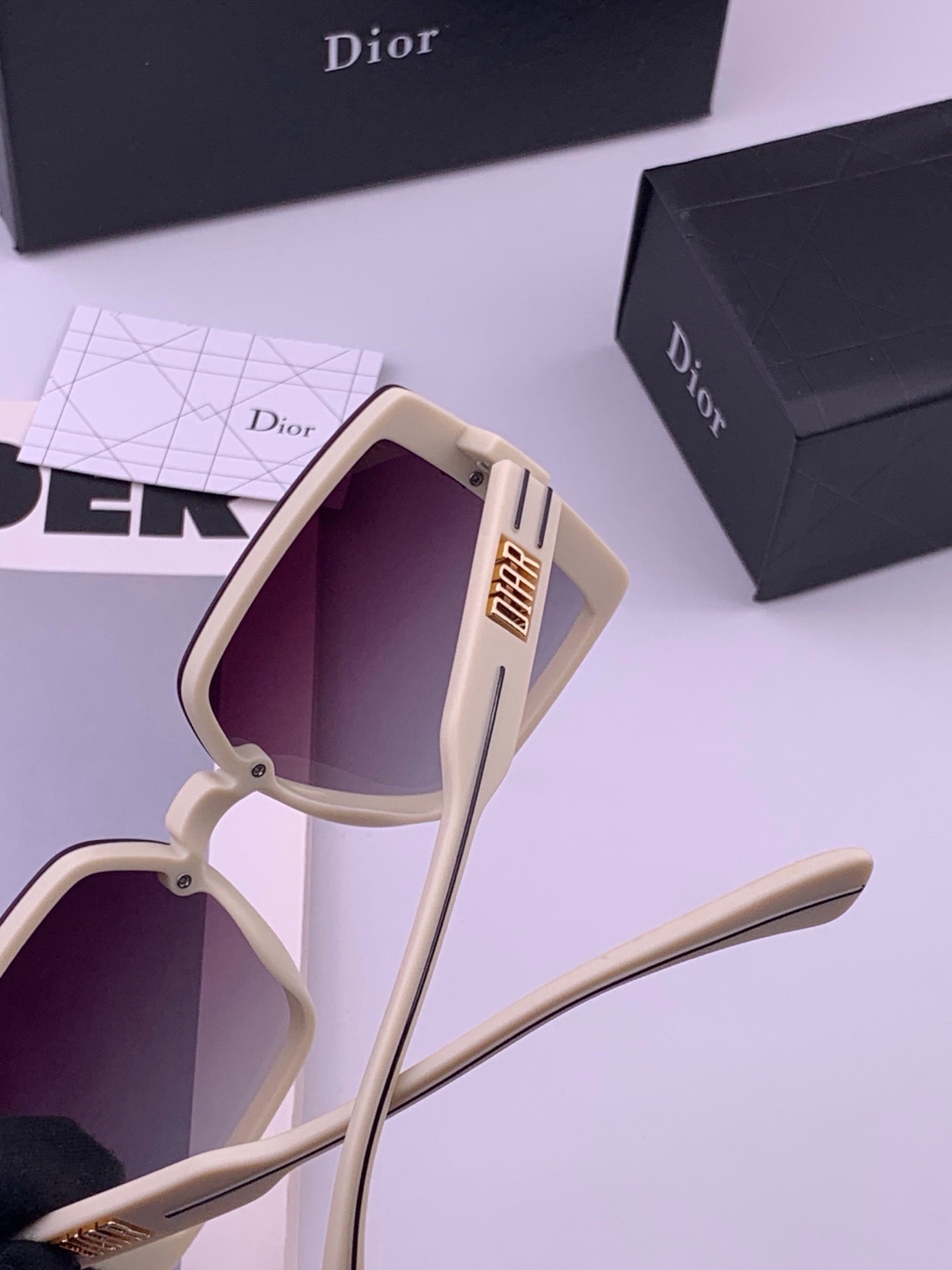 🔺 【DIOR-迪奥】开春新款 潮流爆款 时尚方框偏光太阳镜 高品质 佩戴舒适 网红潮款墨镜 型号：D5290