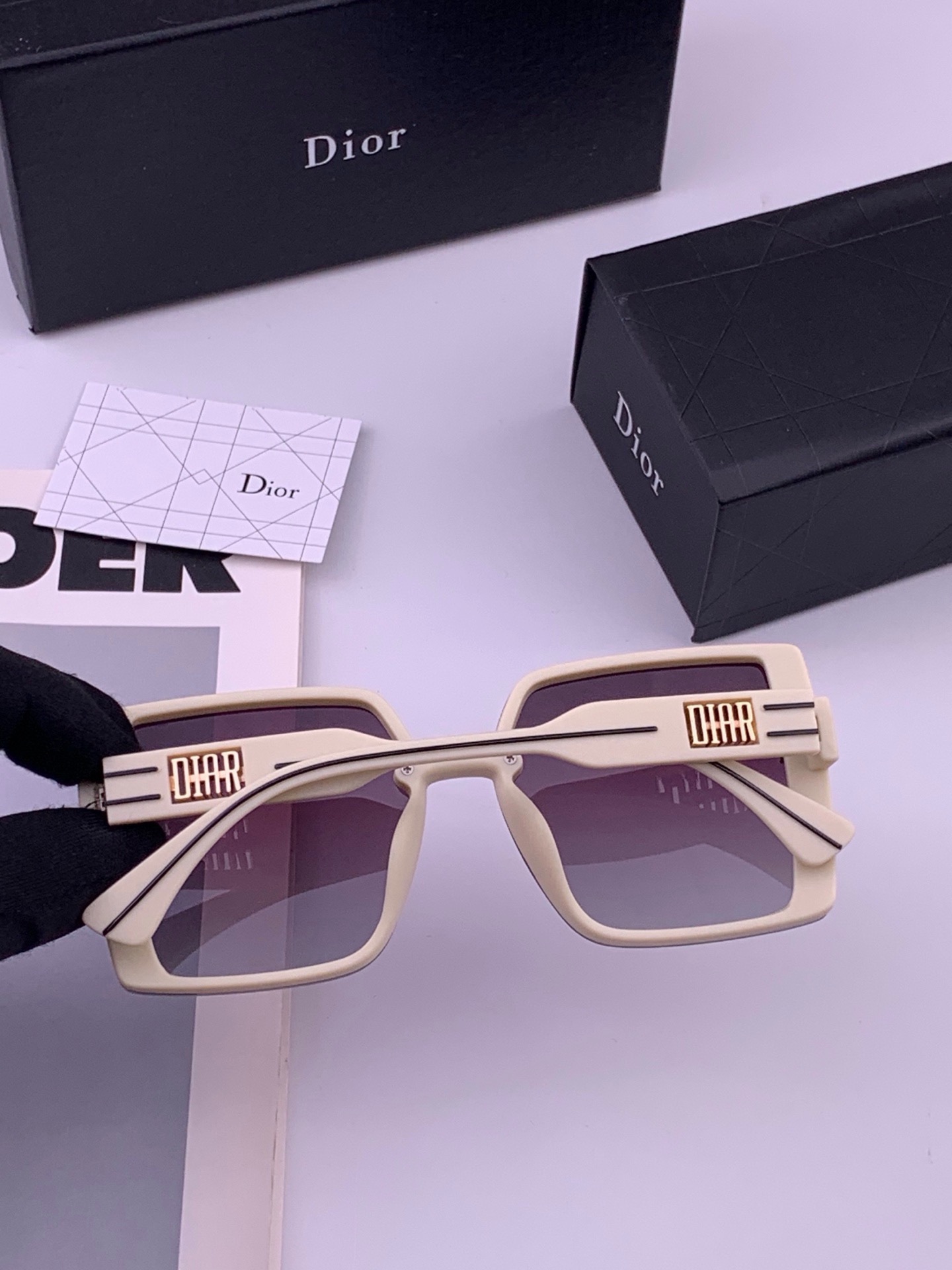 🔺 【DIOR-迪奥】开春新款 潮流爆款 时尚方框偏光太阳镜 高品质 佩戴舒适 网红潮款墨镜 型号：D5290