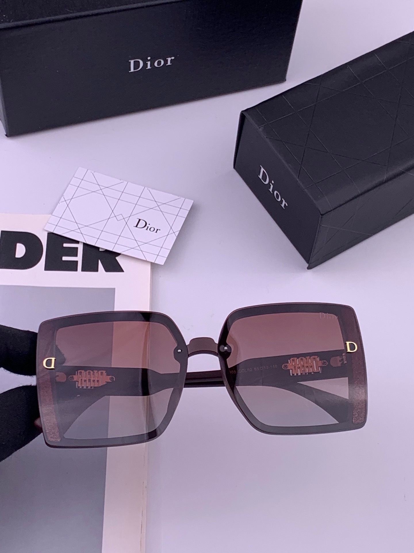 🔺 【DIOR-迪奥】开春新款 潮流爆款 时尚方框偏光太阳镜 高品质 佩戴舒适 网红潮款墨镜 型号：D5290