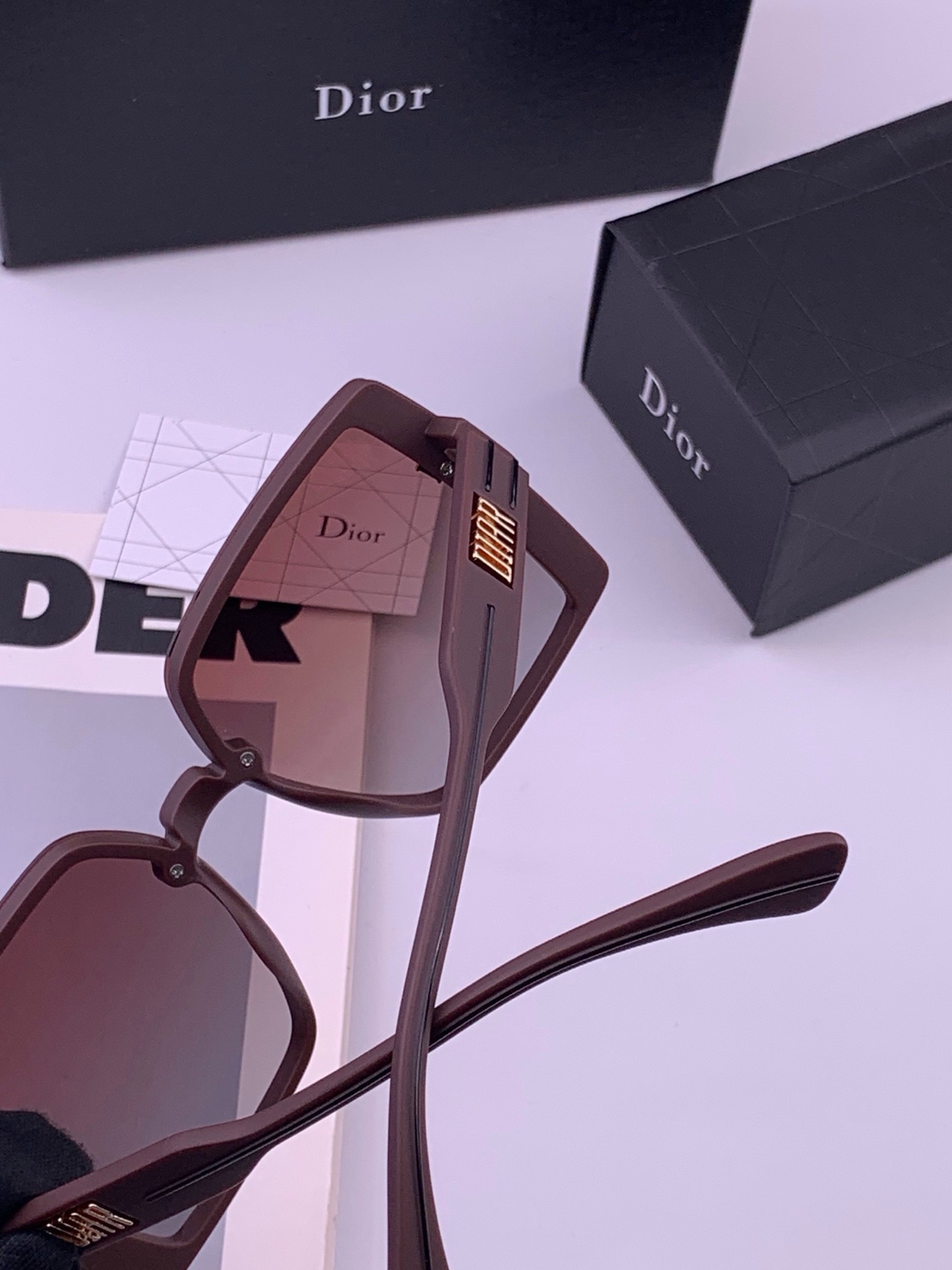 🔺 【DIOR-迪奥】开春新款 潮流爆款 时尚方框偏光太阳镜 高品质 佩戴舒适 网红潮款墨镜 型号：D5290