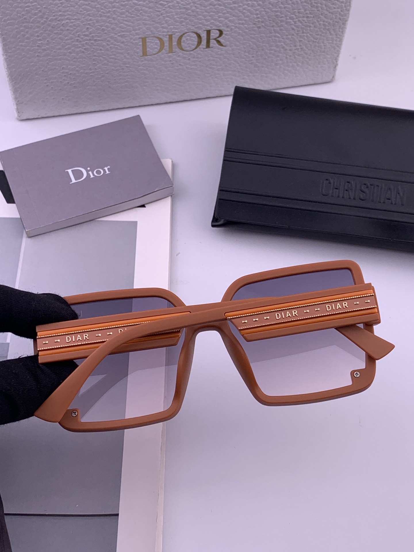 🔺 【DIOR-迪奥】开春新款 潮流爆款 时尚方框偏光太阳镜 高品质 佩戴舒适 网红潮款墨镜 女士高清尼龙偏光太阳镜🕶️