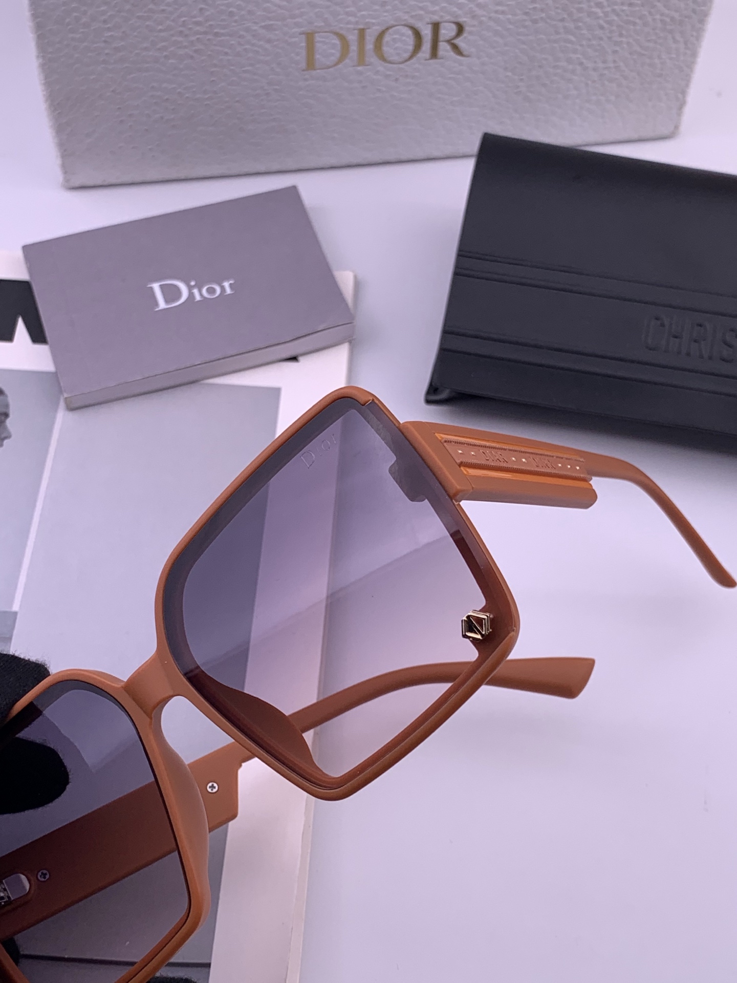 🔺 【DIOR-迪奥】开春新款 潮流爆款 时尚方框偏光太阳镜 高品质 佩戴舒适 网红潮款墨镜 女士高清尼龙偏光太阳镜🕶️