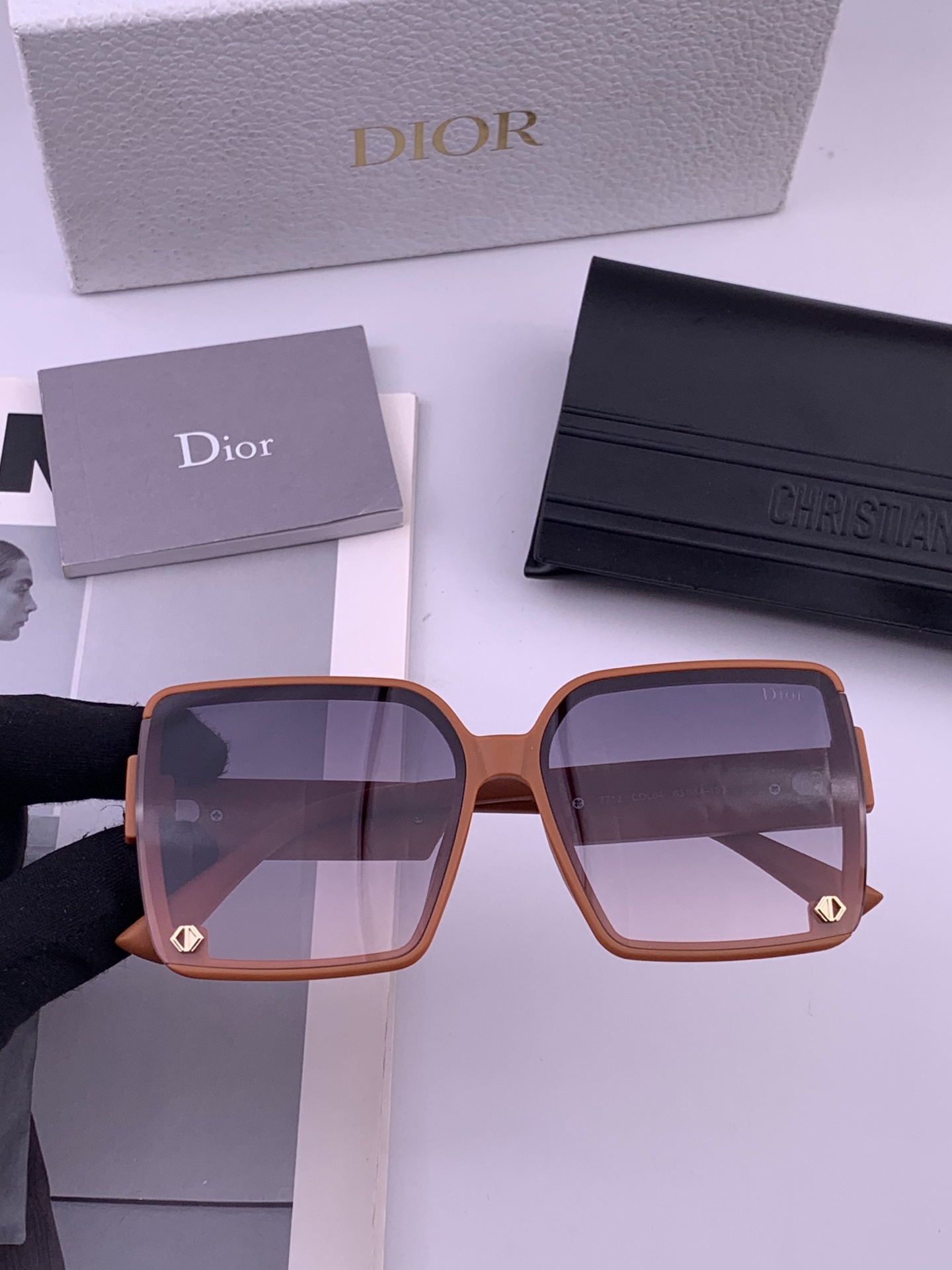 🔺 【DIOR-迪奥】开春新款 潮流爆款 时尚方框偏光太阳镜 高品质 佩戴舒适 网红潮款墨镜 女士高清尼龙偏光太阳镜🕶️