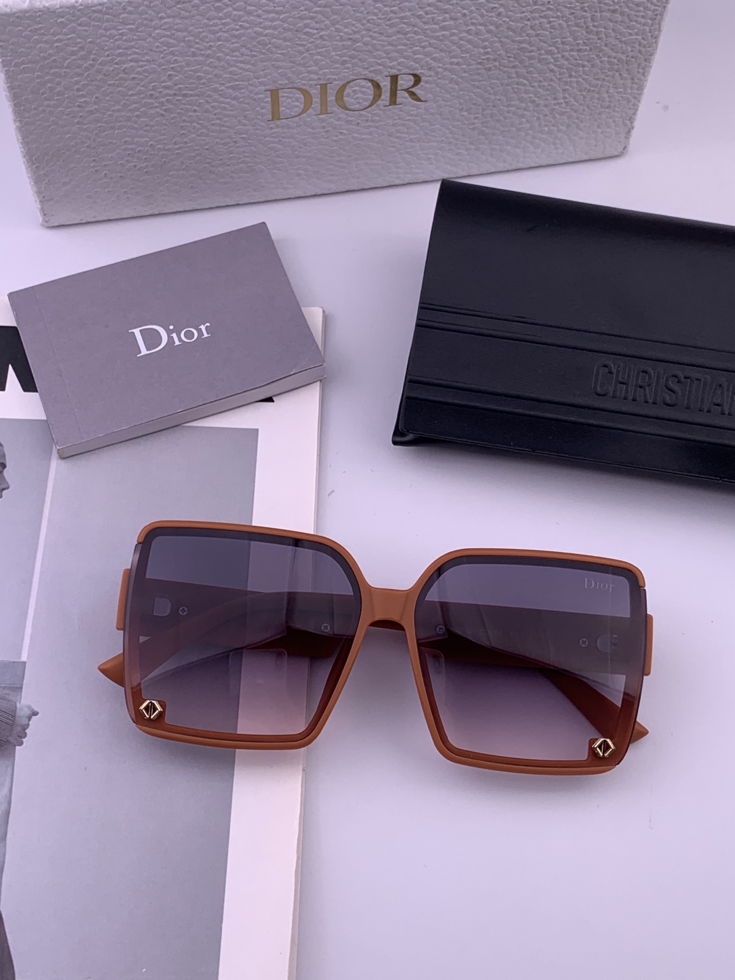 🔺 【DIOR-迪奥】开春新款 潮流爆款 时尚方框偏光太阳镜 高品质 佩戴舒适 网红潮款墨镜 女士高清尼龙偏光太阳镜🕶️
