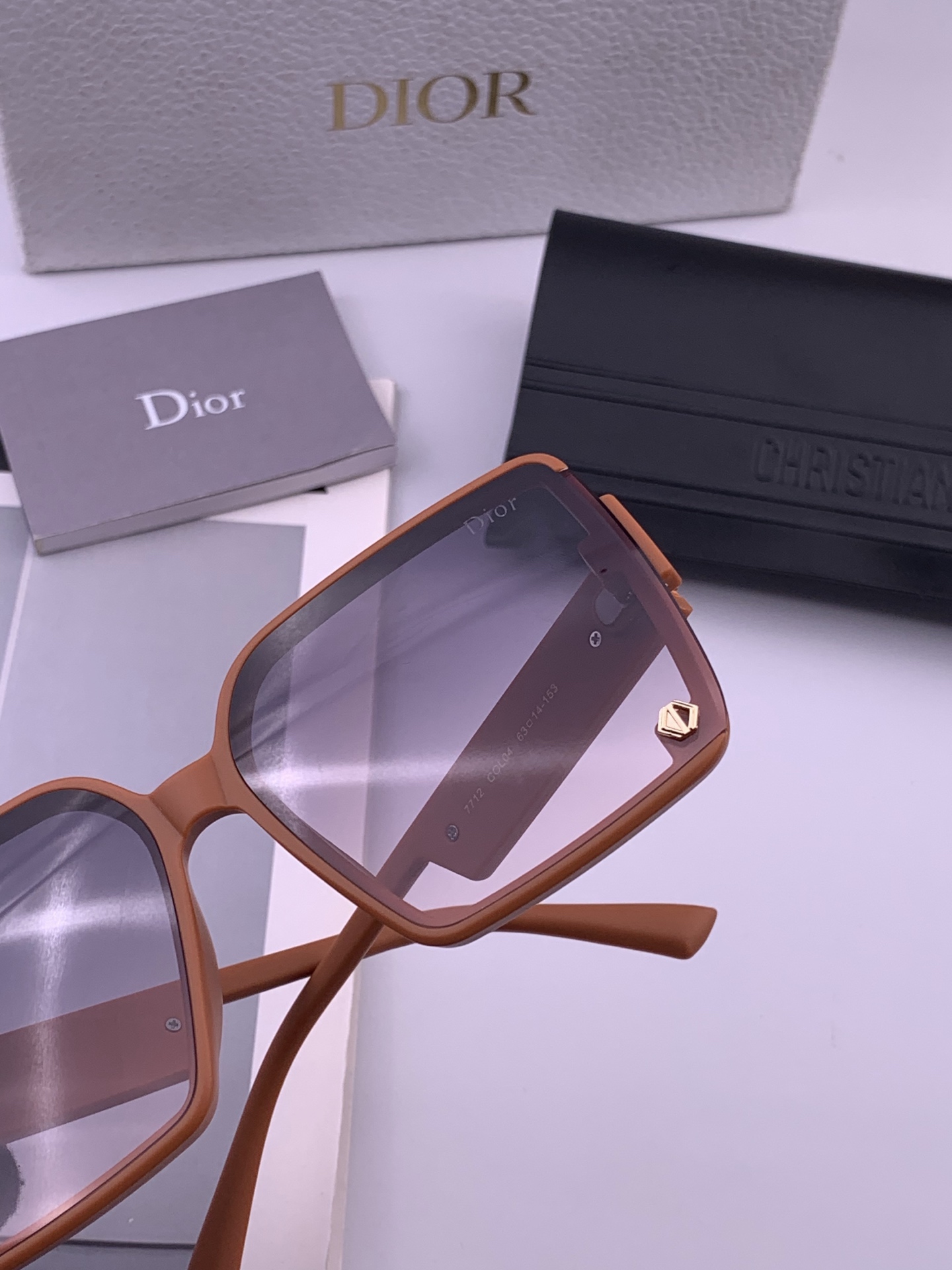🔺 【DIOR-迪奥】开春新款 潮流爆款 时尚方框偏光太阳镜 高品质 佩戴舒适 网红潮款墨镜 女士高清尼龙偏光太阳镜🕶️