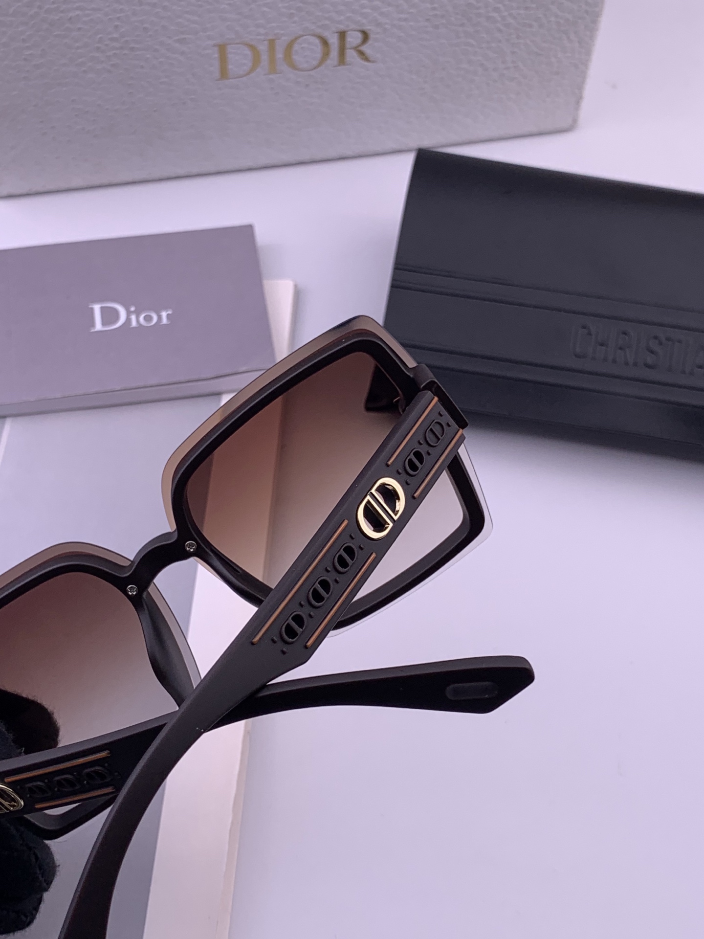 🔺 【DIOR-迪奥】开春新款 潮流爆款 时尚方框偏光太阳镜 高品质 佩戴舒适 网红潮款墨镜 女士高清加厚偏光太阳镜🕶️