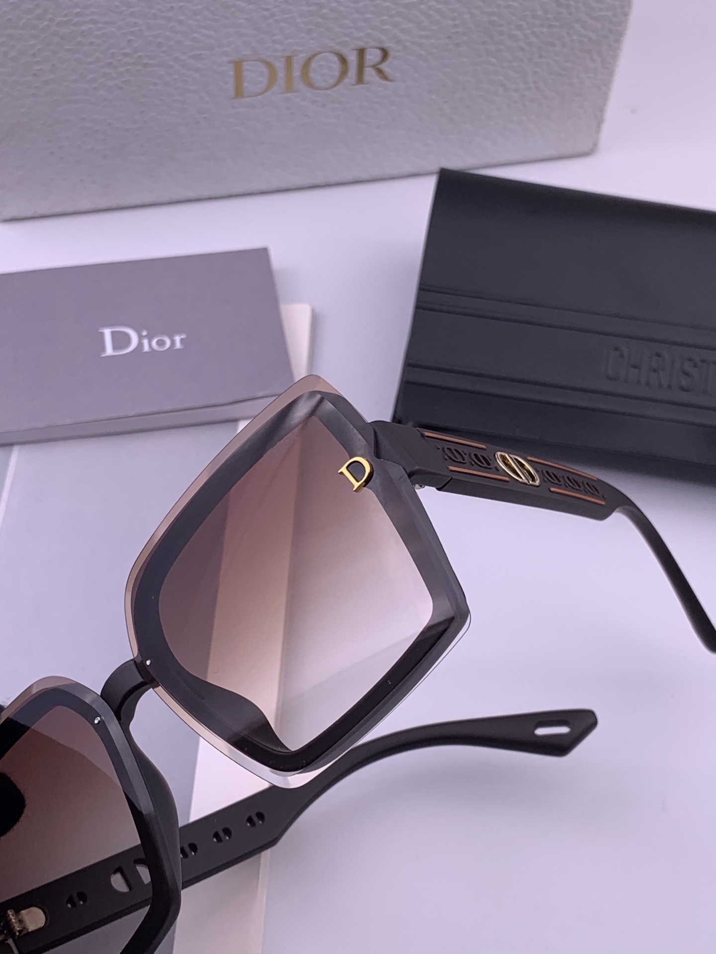 🔺 【DIOR-迪奥】开春新款 潮流爆款 时尚方框偏光太阳镜 高品质 佩戴舒适 网红潮款墨镜 女士高清加厚偏光太阳镜🕶️
