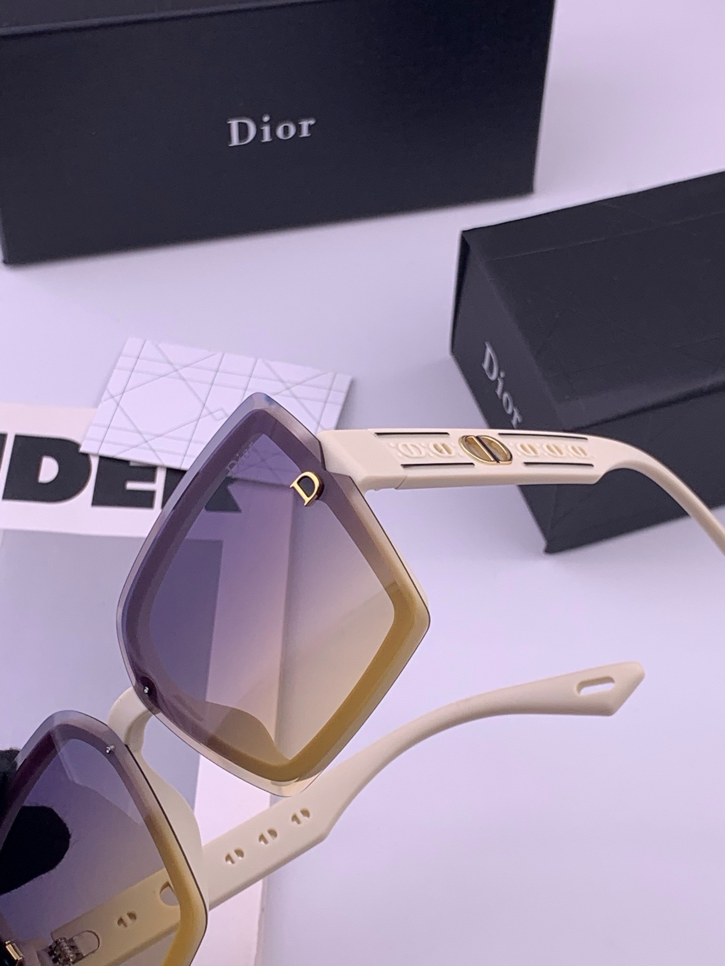 🔺 【DIOR-迪奥】开春新款 潮流爆款 时尚方框偏光太阳镜 高品质 佩戴舒适 网红潮款墨镜 女士高清加厚偏光太阳镜🕶️