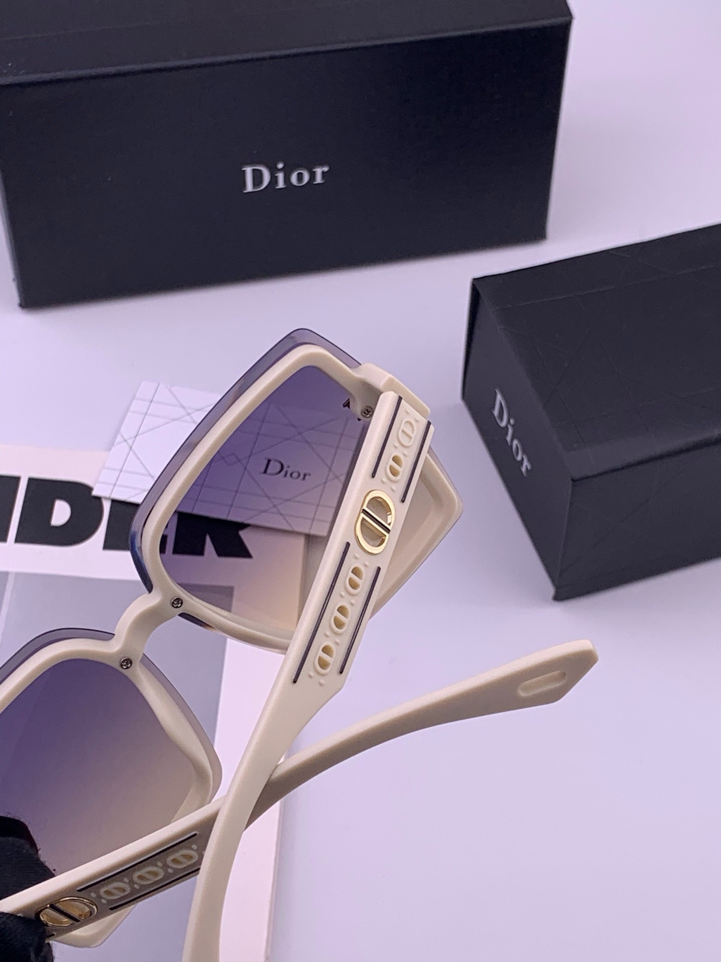 🔺 【DIOR-迪奥】开春新款 潮流爆款 时尚方框偏光太阳镜 高品质 佩戴舒适 网红潮款墨镜 女士高清加厚偏光太阳镜🕶️