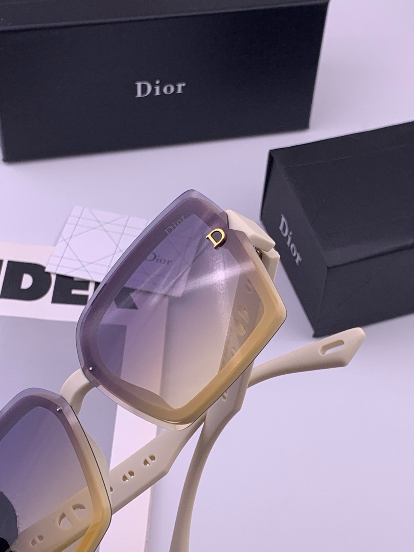 🔺 【DIOR-迪奥】开春新款 潮流爆款 时尚方框偏光太阳镜 高品质 佩戴舒适 网红潮款墨镜 女士高清加厚偏光太阳镜🕶️
