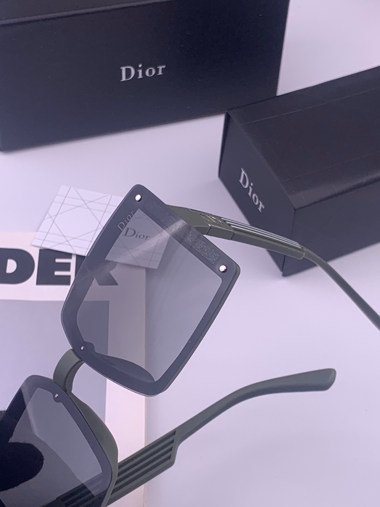 🔺 【DIOR-迪奥】开春新款 潮流爆款 时尚方框偏光太阳镜 高品质 佩戴舒适 网红潮款墨镜 型号：D1297