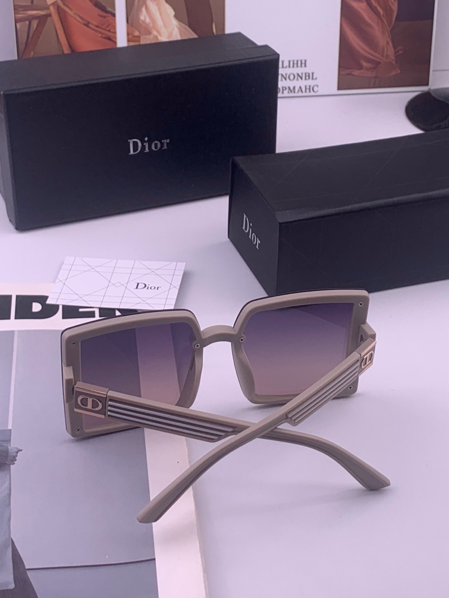🔺 【DIOR-迪奥】开春新款 潮流爆款 时尚方框偏光太阳镜 高品质 佩戴舒适 网红潮款墨镜 型号：D1297