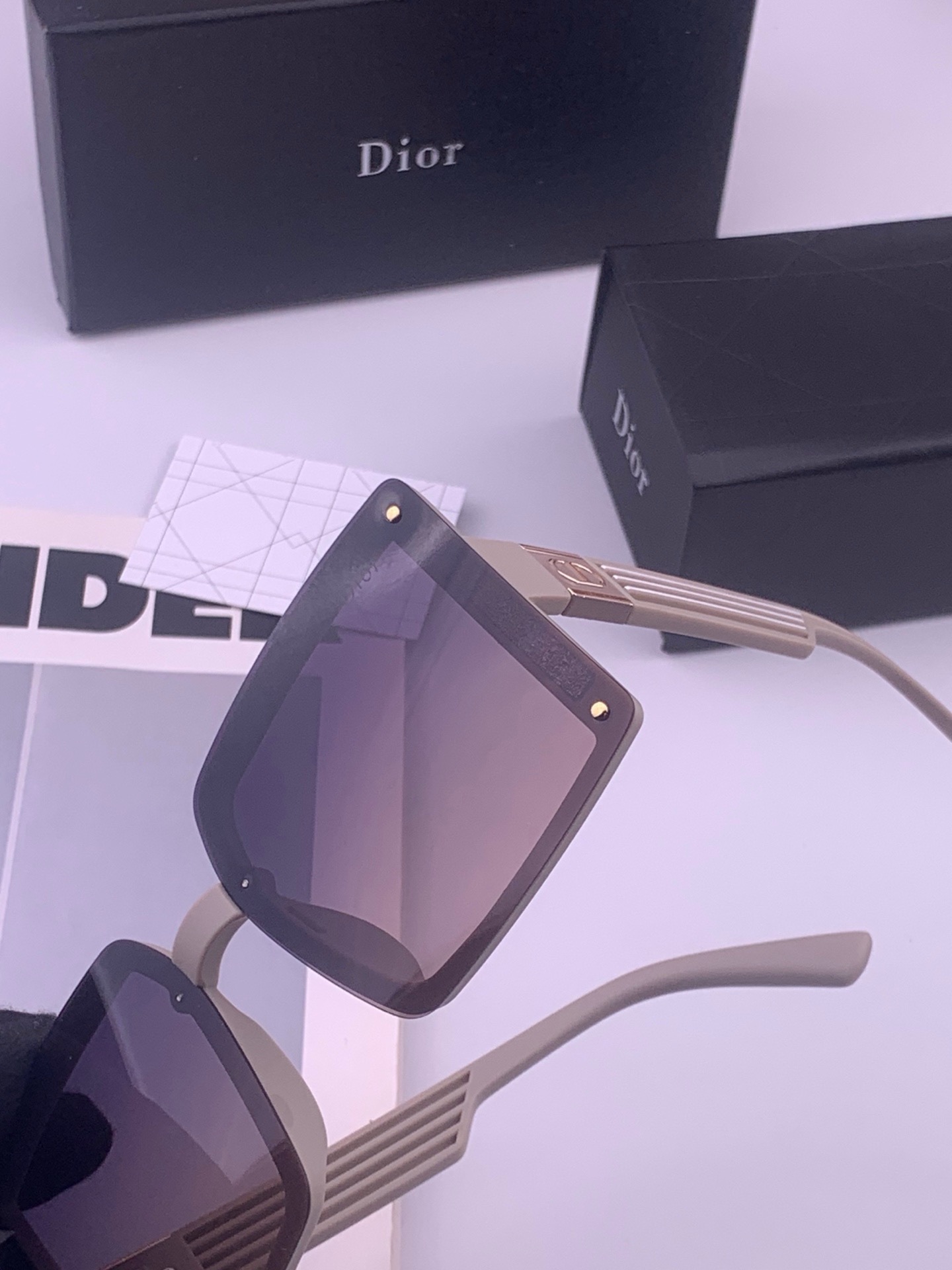 🔺 【DIOR-迪奥】开春新款 潮流爆款 时尚方框偏光太阳镜 高品质 佩戴舒适 网红潮款墨镜 型号：D1297