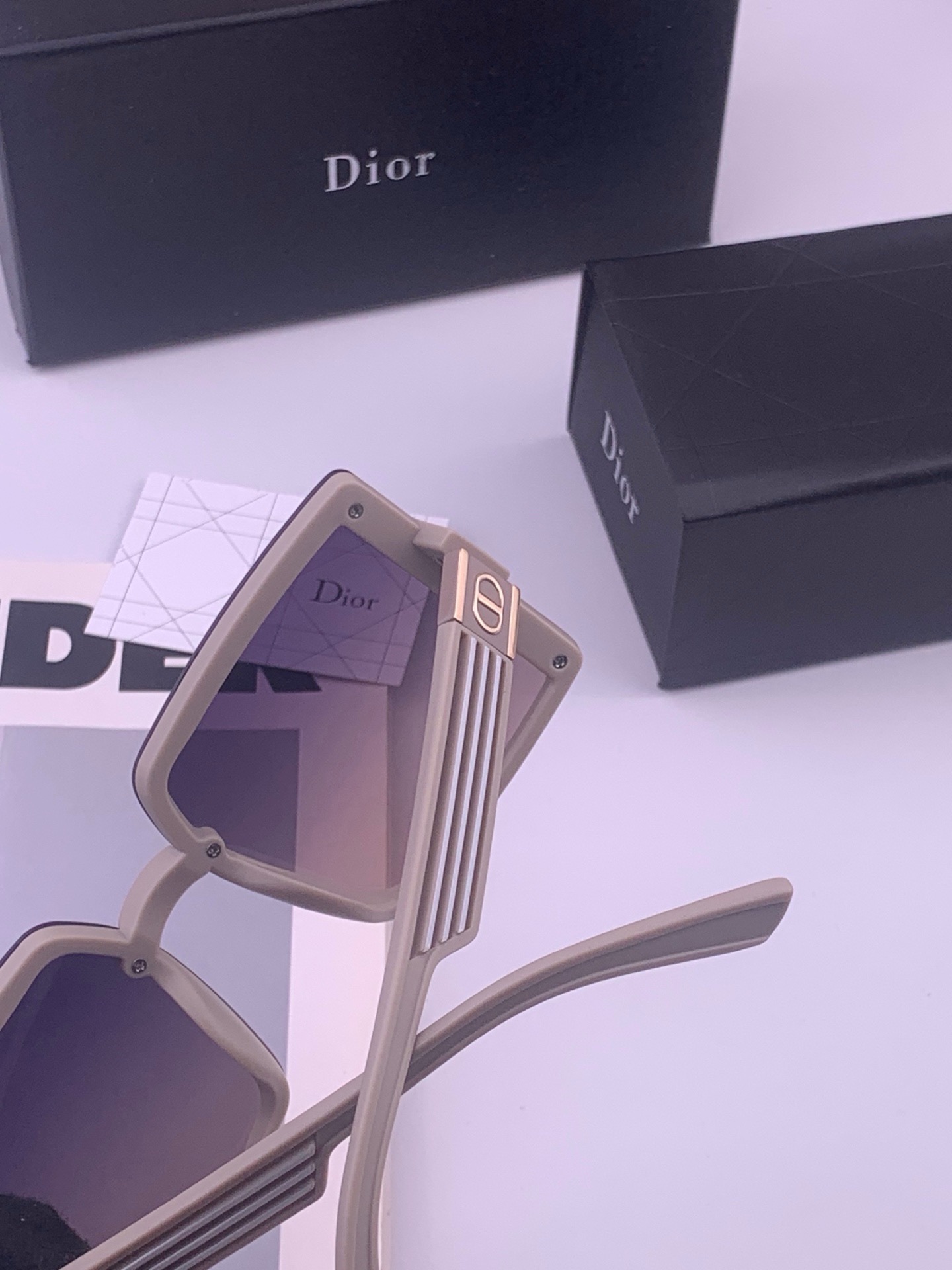 🔺 【DIOR-迪奥】开春新款 潮流爆款 时尚方框偏光太阳镜 高品质 佩戴舒适 网红潮款墨镜 型号：D1297