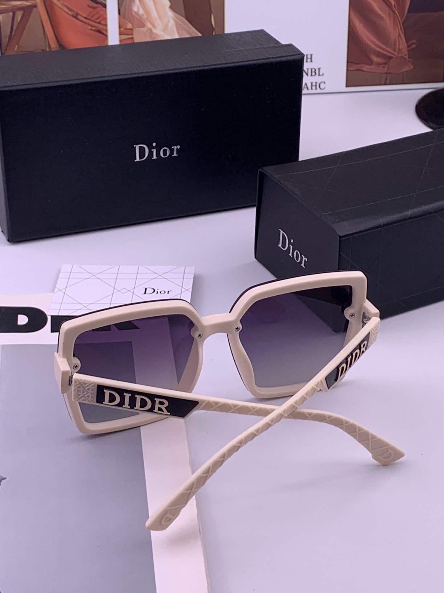 🔺 【DIOR-迪奥】开春新款 潮流爆款 时尚方框偏光太阳镜 高品质 佩戴舒适 网红潮款墨镜 女士高清加厚偏光太阳镜🕶️