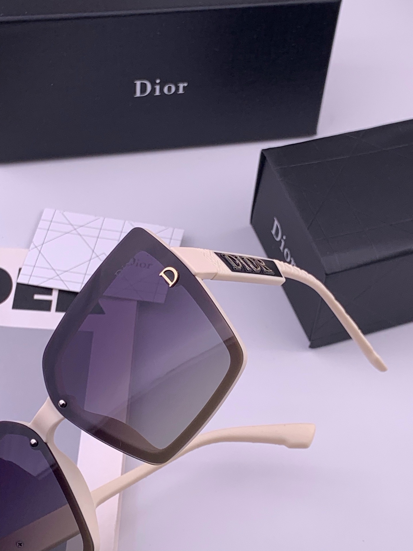 🔺 【DIOR-迪奥】开春新款 潮流爆款 时尚方框偏光太阳镜 高品质 佩戴舒适 网红潮款墨镜 女士高清加厚偏光太阳镜🕶️