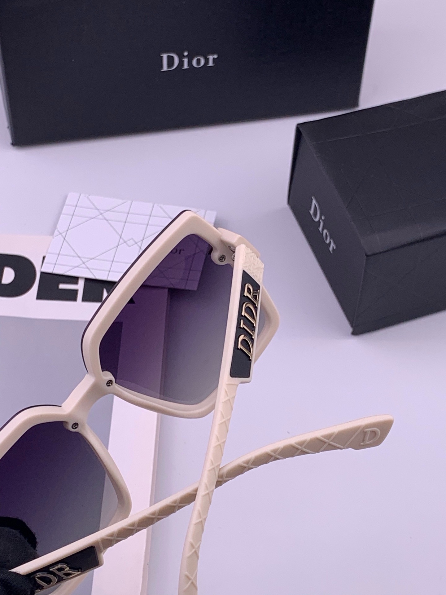 🔺 【DIOR-迪奥】开春新款 潮流爆款 时尚方框偏光太阳镜 高品质 佩戴舒适 网红潮款墨镜 女士高清加厚偏光太阳镜🕶️