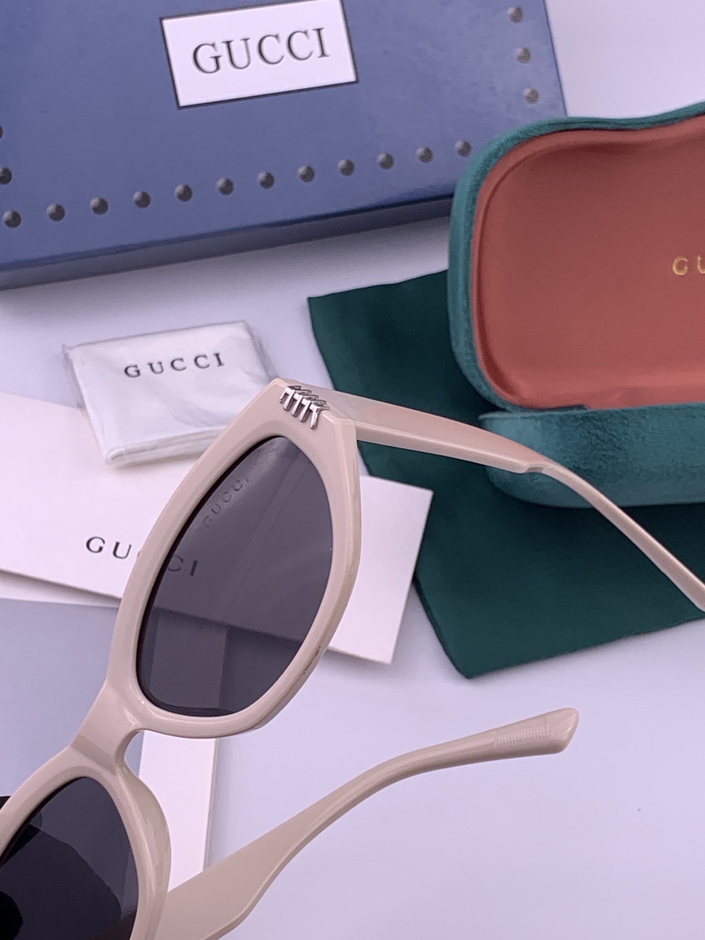 🔺 【GUCCI-偏光太阳镜】开春新款 潮流爆款 时尚方框偏光太阳镜 高品质 佩戴舒适 网红潮款墨镜 女士高清偏光太阳镜