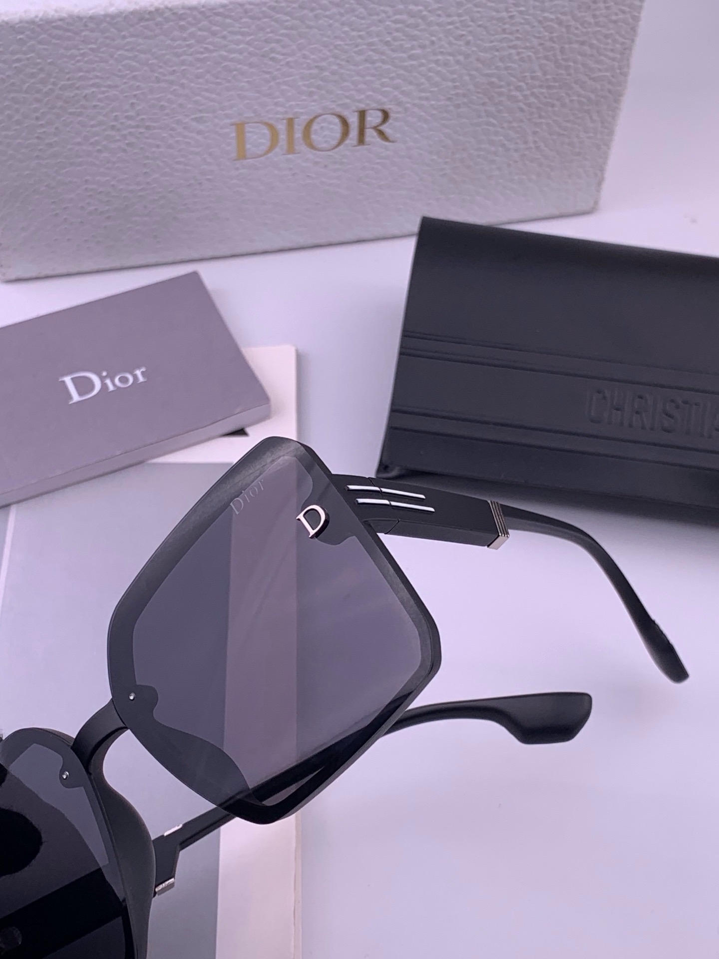🔺 【DIOR-迪奥】开春新款 潮流爆款 时尚方框偏光太阳镜 高品质 佩戴舒适 网红潮款墨镜 女士高清偏光太阳镜🕶️ 🎉
