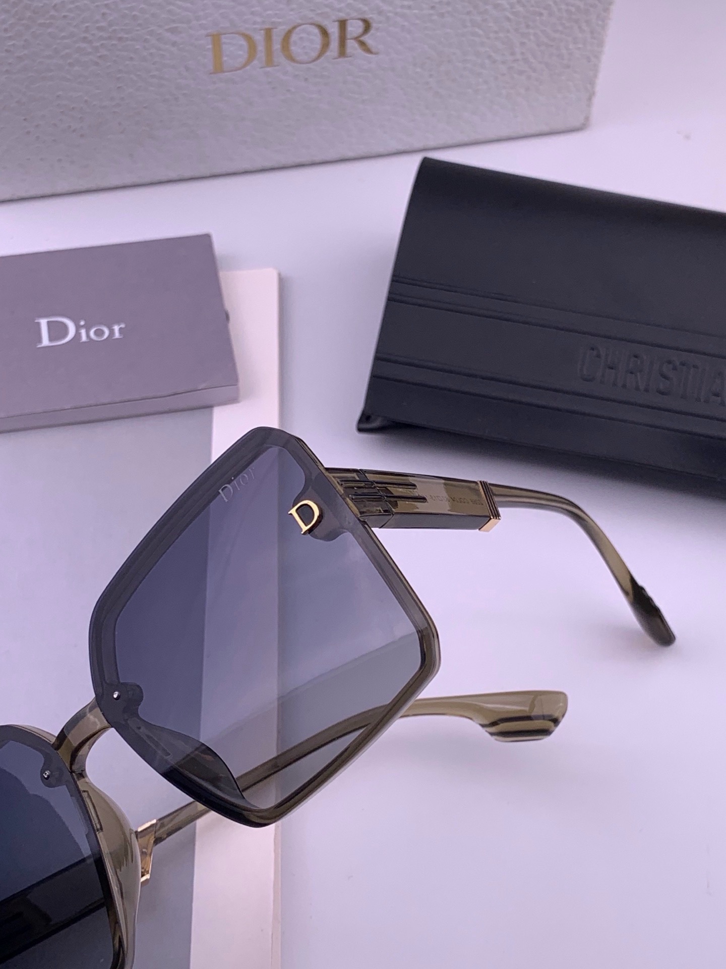 🔺 【DIOR-迪奥】开春新款 潮流爆款 时尚方框偏光太阳镜 高品质 佩戴舒适 网红潮款墨镜 女士高清偏光太阳镜🕶️ 🎉