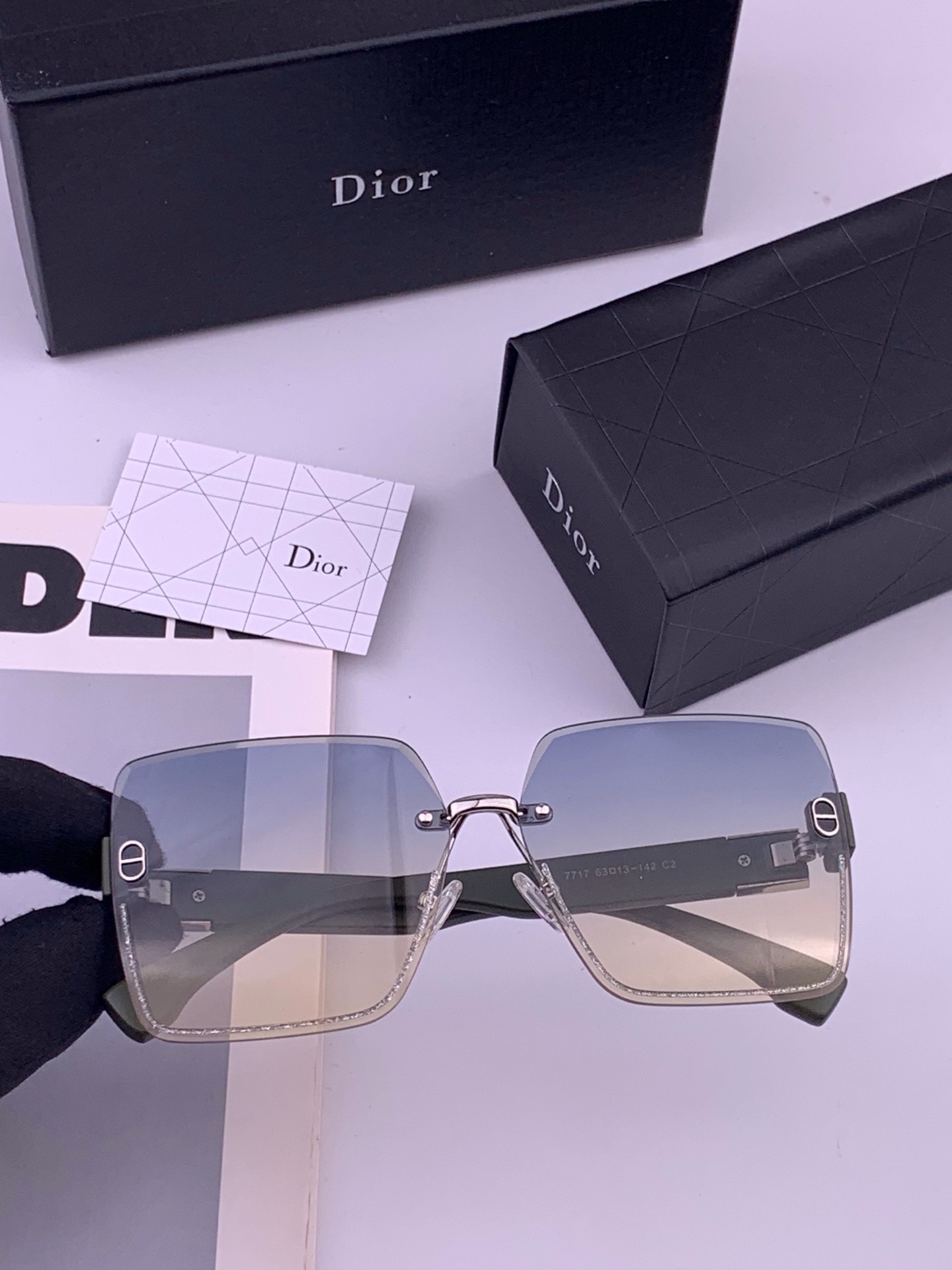 🔺 【DIOR-迪奥】开春新款 潮流爆款 时尚方框太阳镜 高品质 佩戴舒适 网红潮款墨镜 型号：D7771