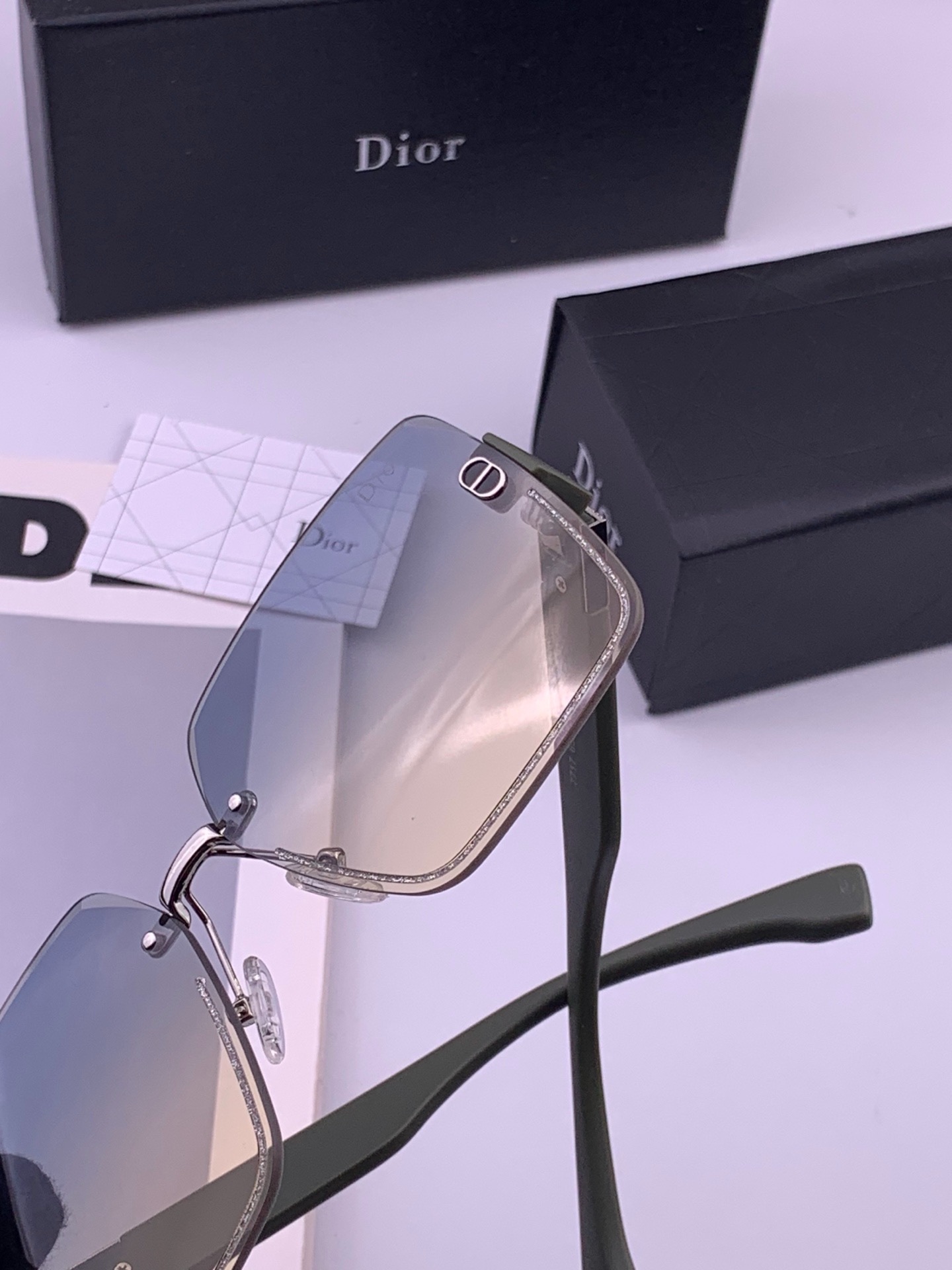 🔺 【DIOR-迪奥】开春新款 潮流爆款 时尚方框太阳镜 高品质 佩戴舒适 网红潮款墨镜 型号：D7771