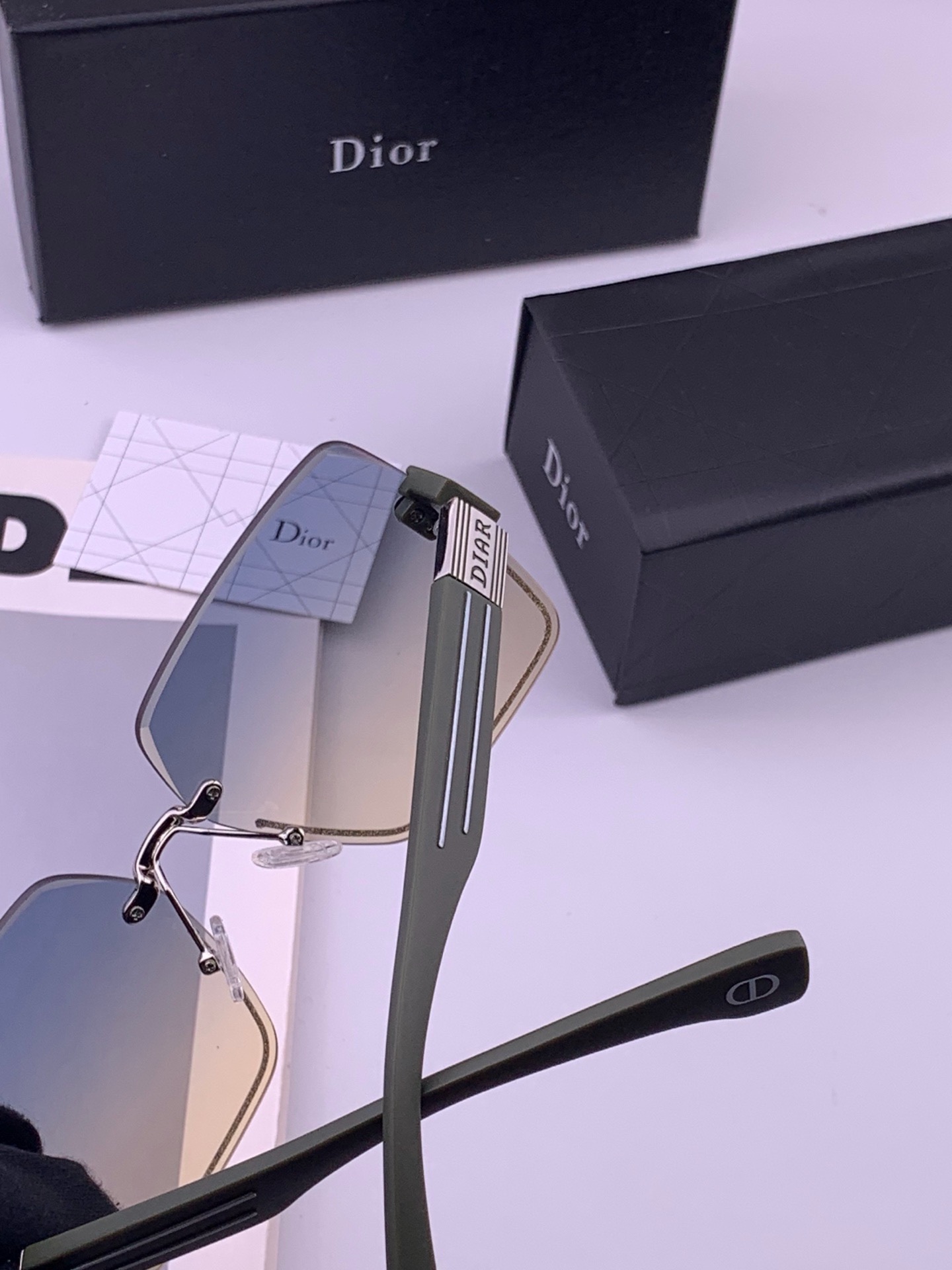 🔺 【DIOR-迪奥】开春新款 潮流爆款 时尚方框太阳镜 高品质 佩戴舒适 网红潮款墨镜 型号：D7771