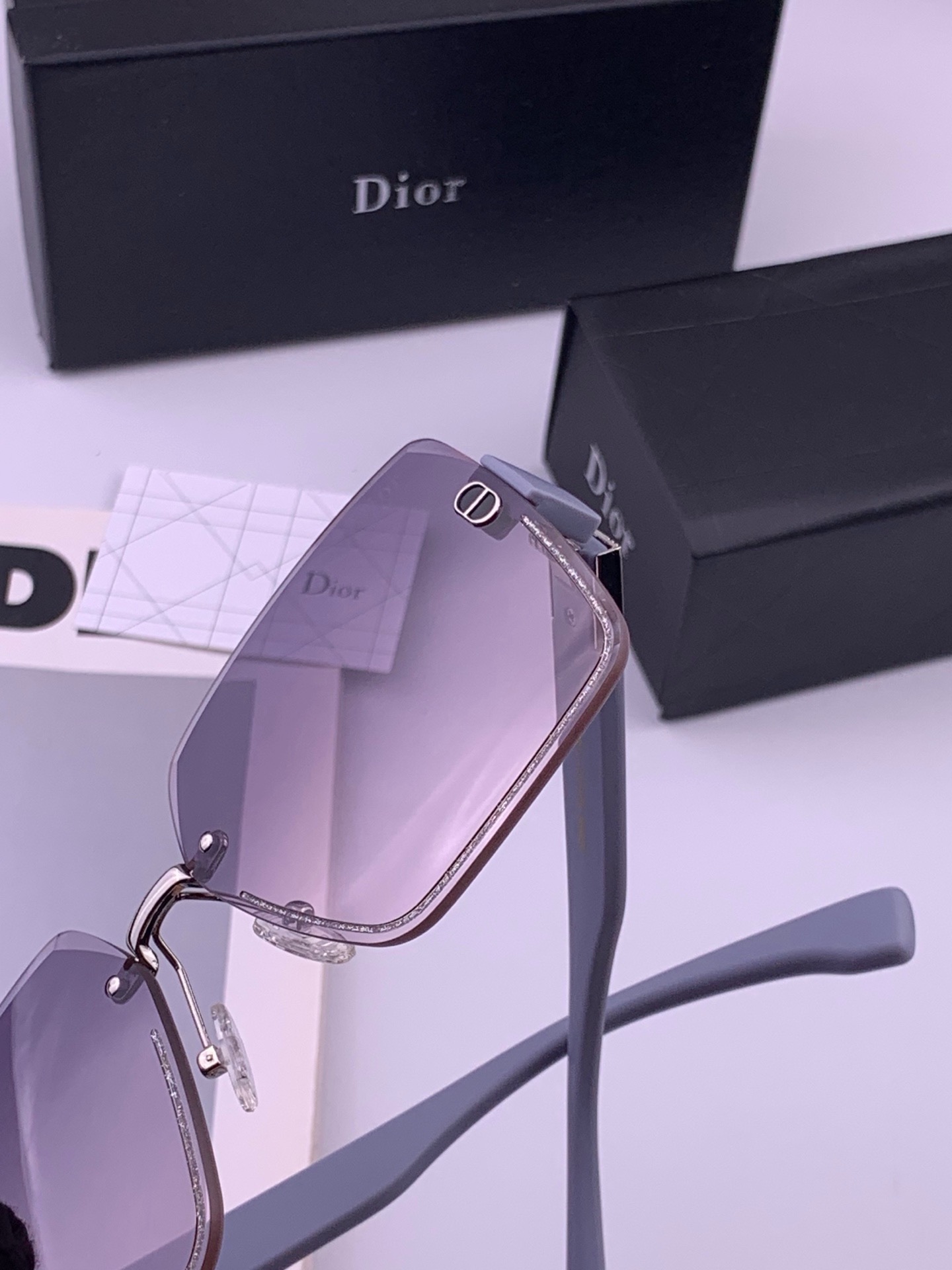 🔺 【DIOR-迪奥】开春新款 潮流爆款 时尚方框太阳镜 高品质 佩戴舒适 网红潮款墨镜 型号：D7771