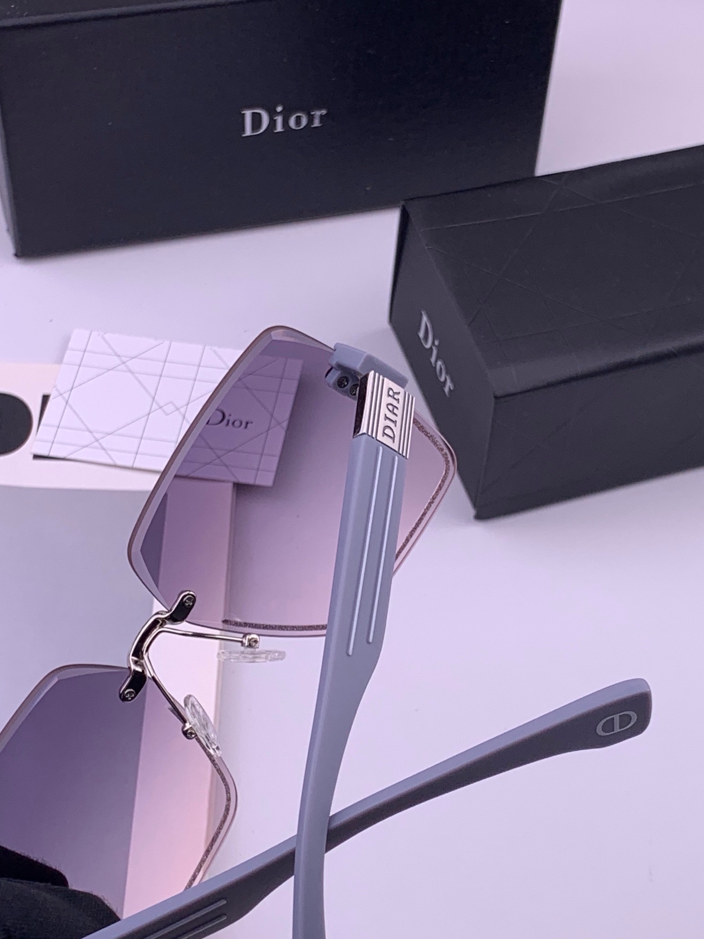 🔺 【DIOR-迪奥】开春新款 潮流爆款 时尚方框太阳镜 高品质 佩戴舒适 网红潮款墨镜 型号：D7771
