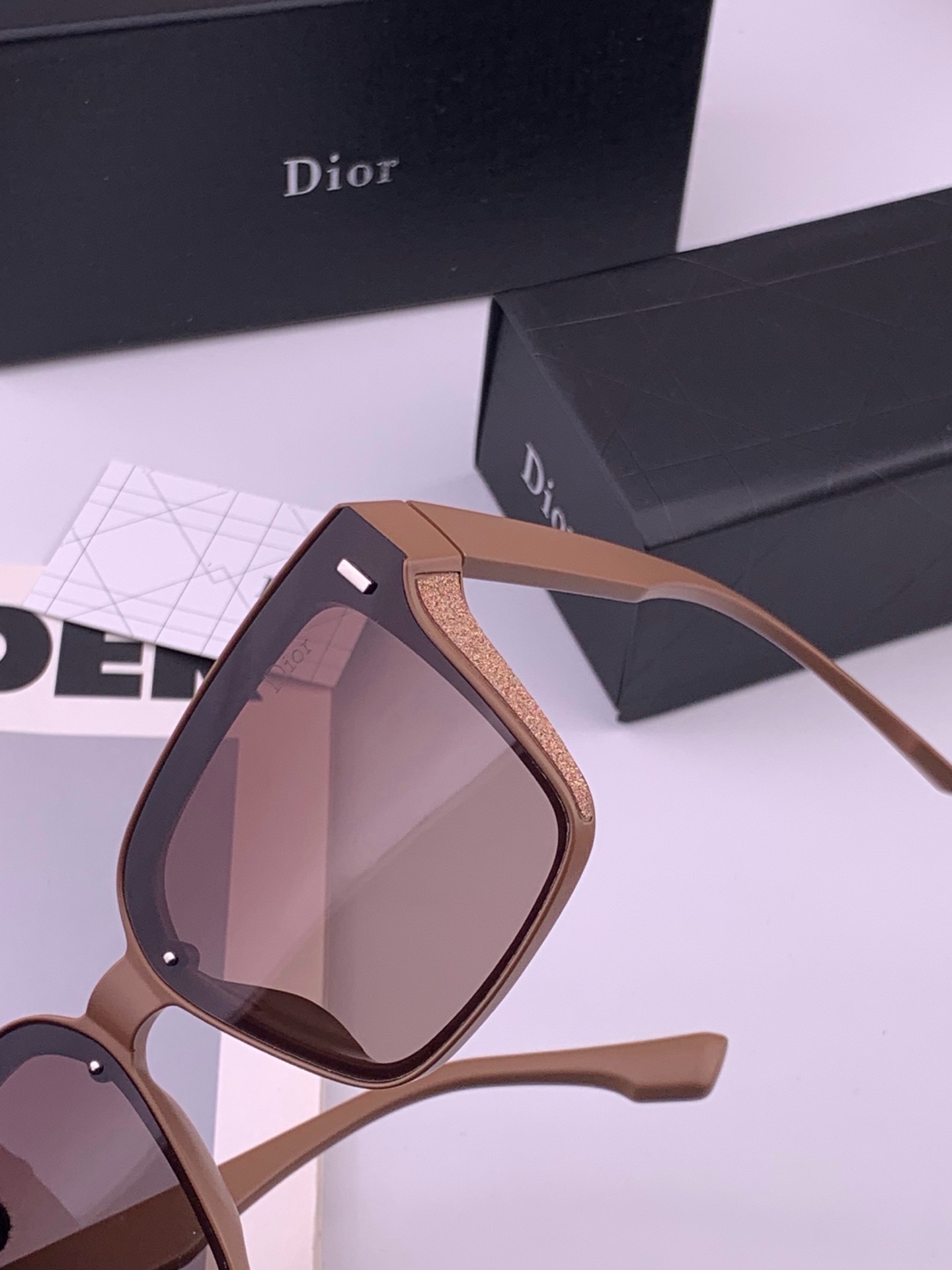 🔺 【DIOR-迪奥】开春新款 潮流爆款 时尚方框偏光太阳镜 高品质 佩戴舒适 网红潮款墨镜 女士高清偏光太阳镜🕶️ 🎉
