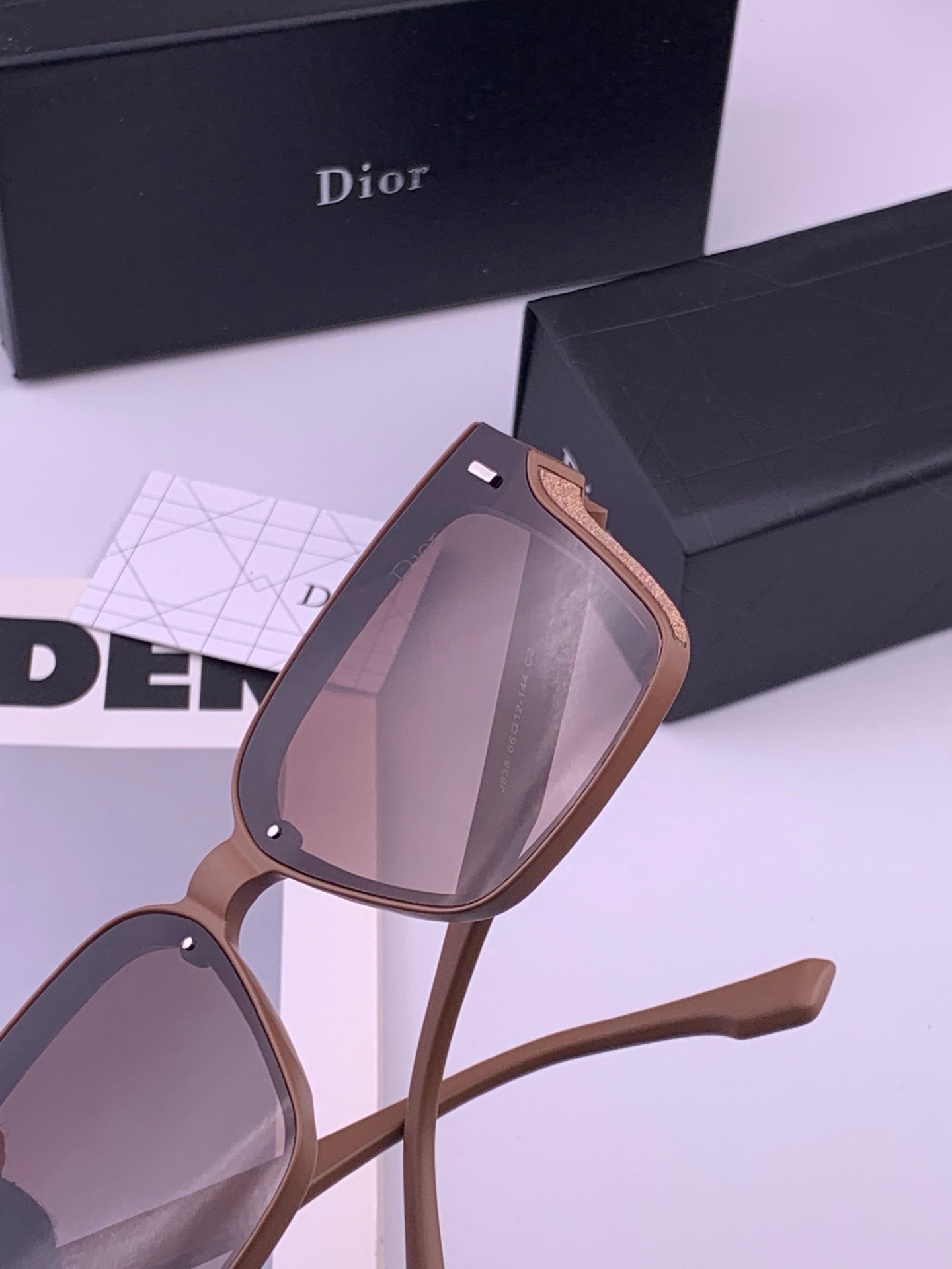 🔺 【DIOR-迪奥】开春新款 潮流爆款 时尚方框偏光太阳镜 高品质 佩戴舒适 网红潮款墨镜 女士高清偏光太阳镜🕶️ 🎉