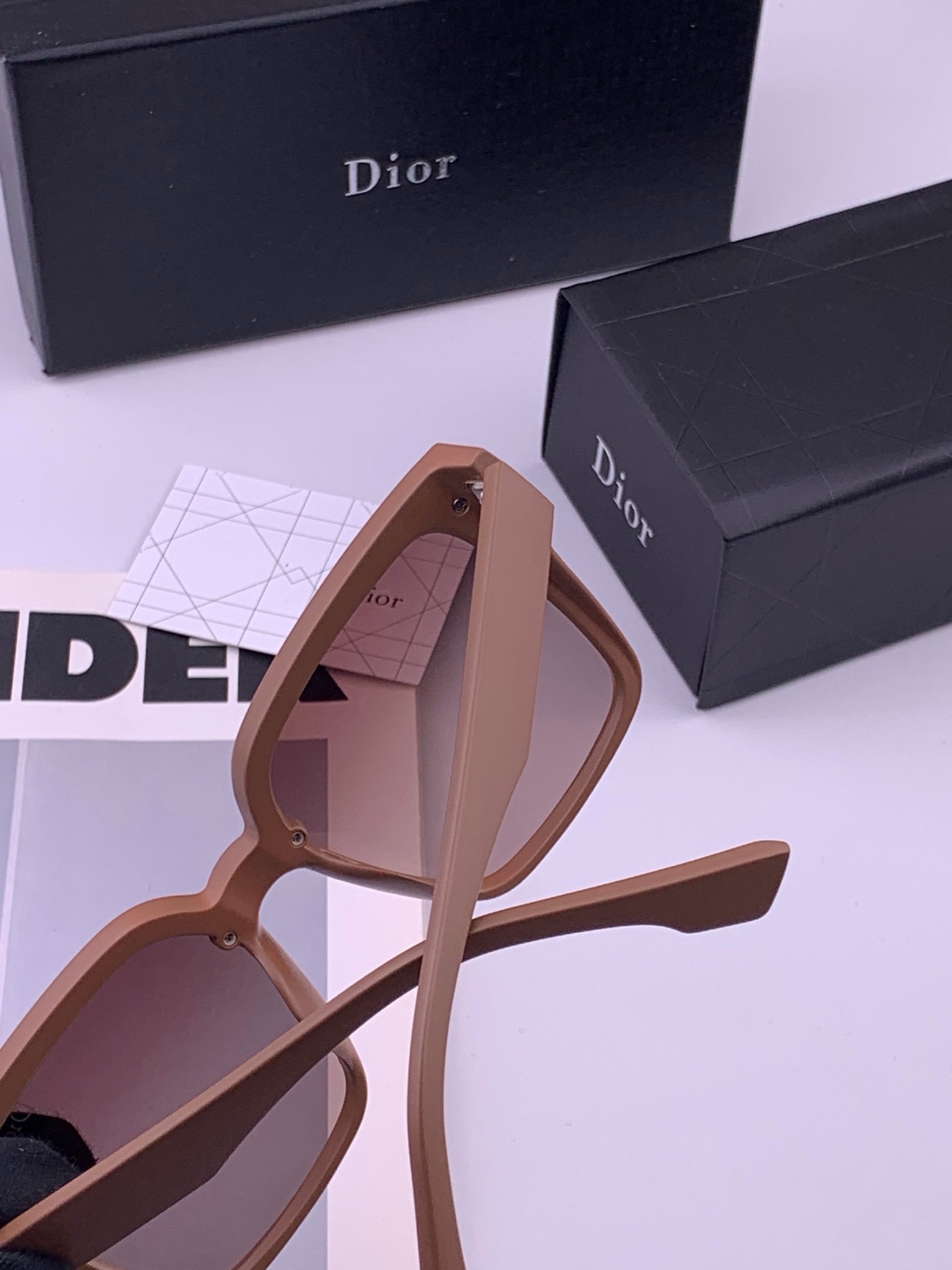 🔺 【DIOR-迪奥】开春新款 潮流爆款 时尚方框偏光太阳镜 高品质 佩戴舒适 网红潮款墨镜 女士高清偏光太阳镜🕶️ 🎉