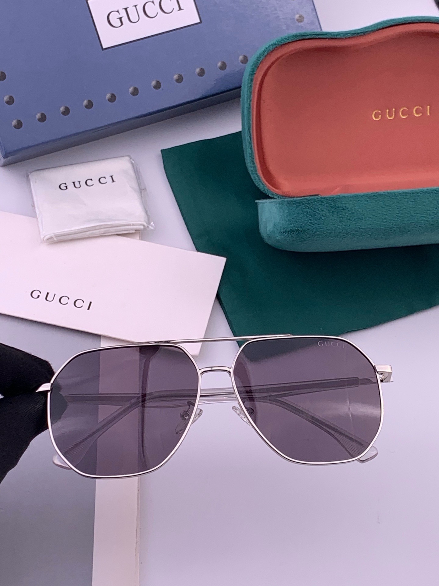 Gucci 🔥  高品质男女款墨镜   👍 进口宝丽来偏光镜片  🔥蛤蟆镜 开车钓鱼都可 🔥百搭显瘦墨镜韩版男士飞行员大